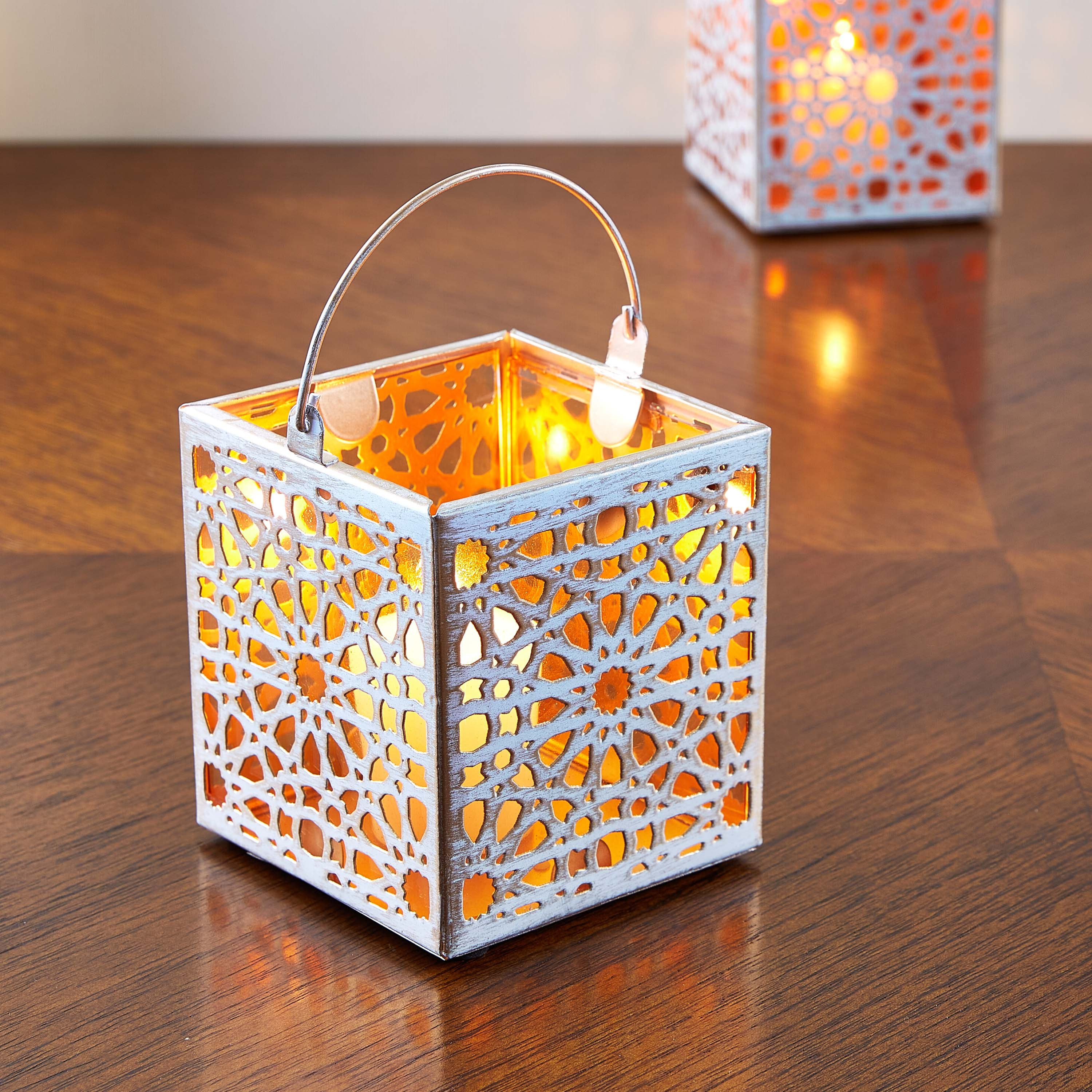 حامل شموع مزيّن  بمقبض من ماركش-hbxlivingroom-decorandaccessories-candleholders-image-1