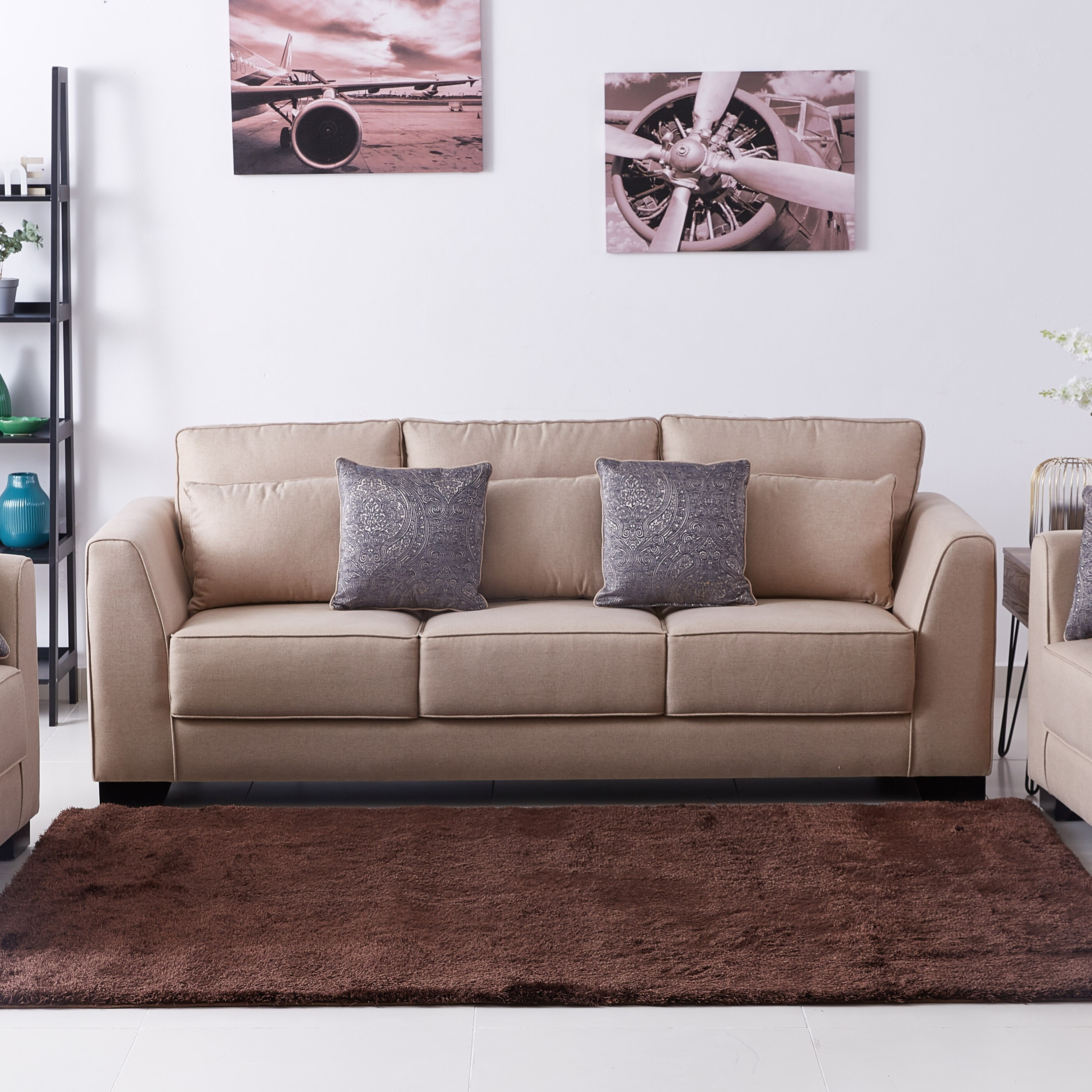 كنبة بـ 3 مقاعد ووسائد مبعثرة من أرمادا-hbxlivingroom-sofasandarmchairs-sofas-image-1