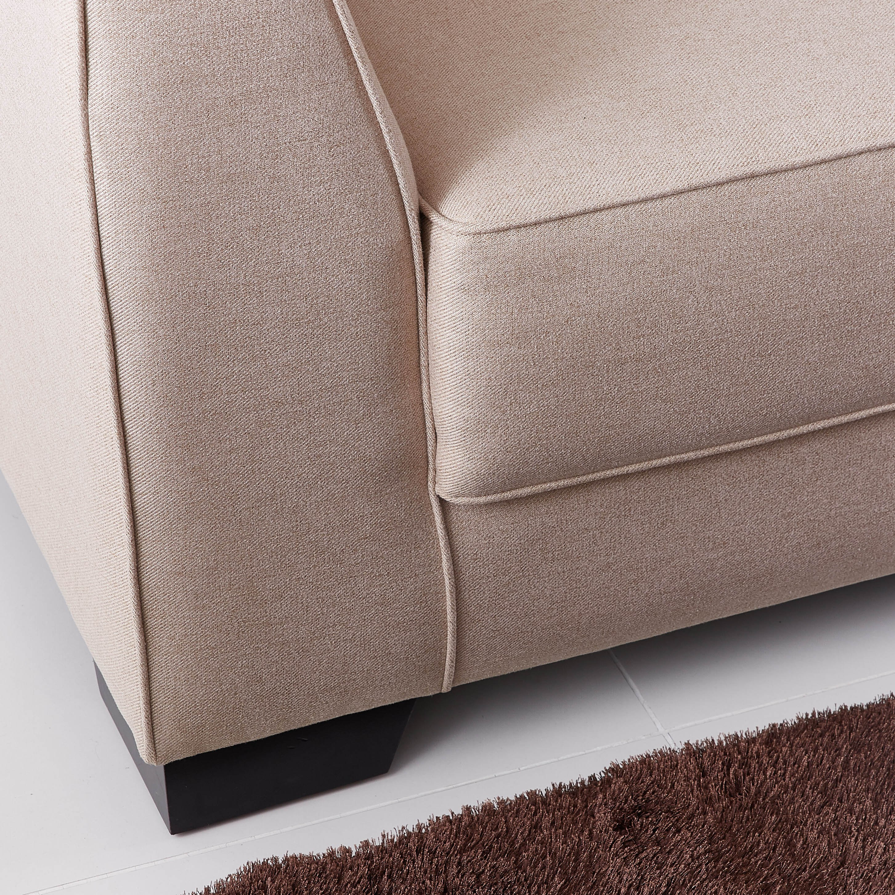 كنبة بـ 3 مقاعد ووسائد مبعثرة من أرمادا-hbxlivingroom-sofasandarmchairs-sofas-image-4