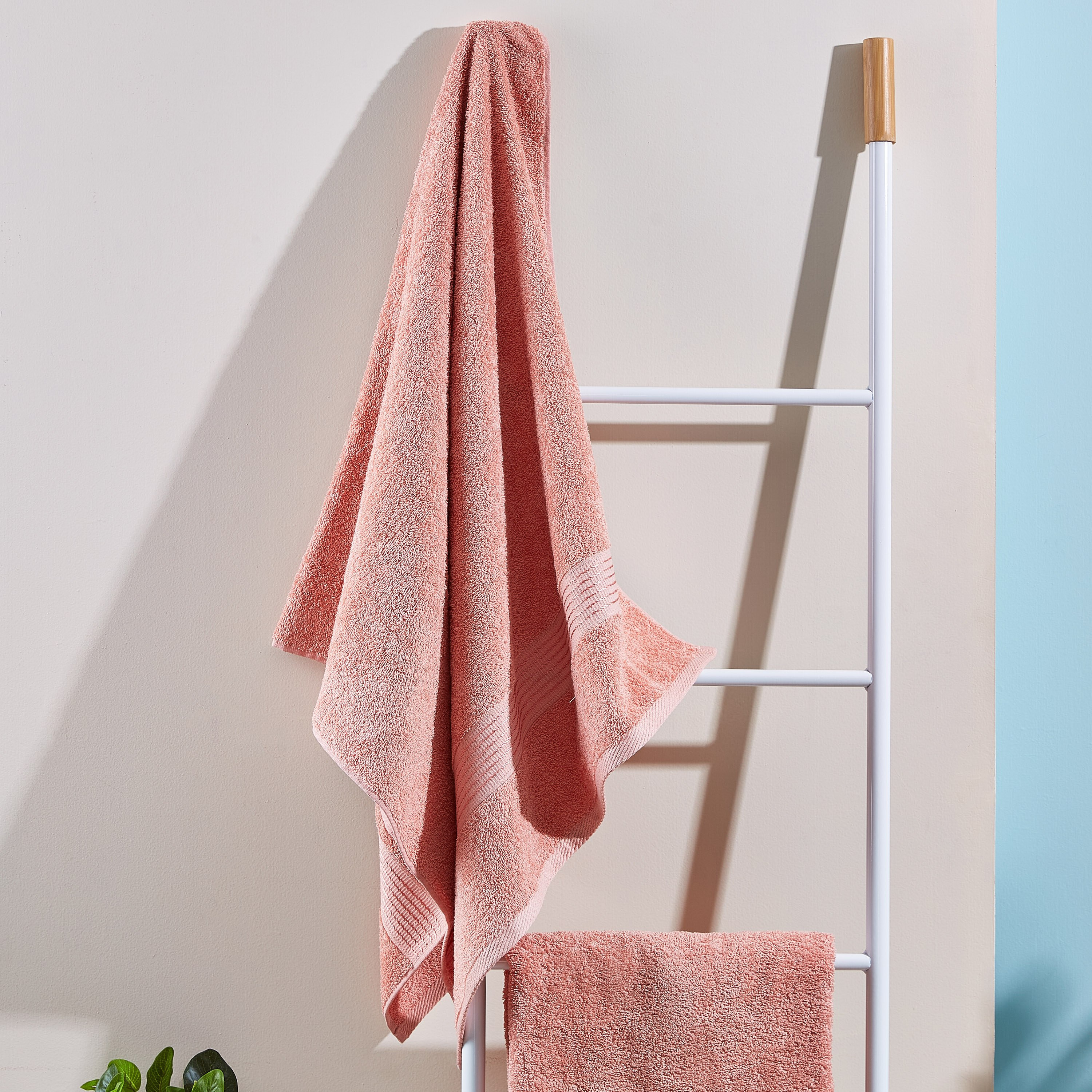 منشفة حمام من إيسنشيال - 70×140 سم-hbxbathroom-bathroomtextiles-image-1