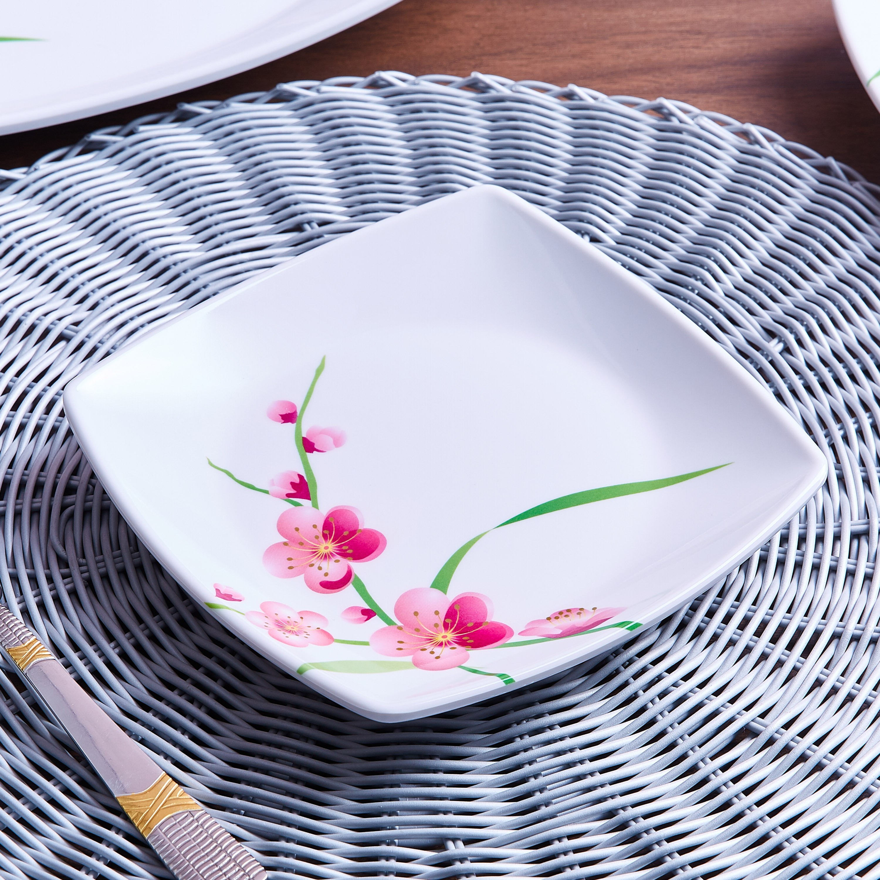 صحن مربّع بطبعات زهرة الربيع- 17 سم-hbxdecorandfurnishings-tabletop-crockery-image-1