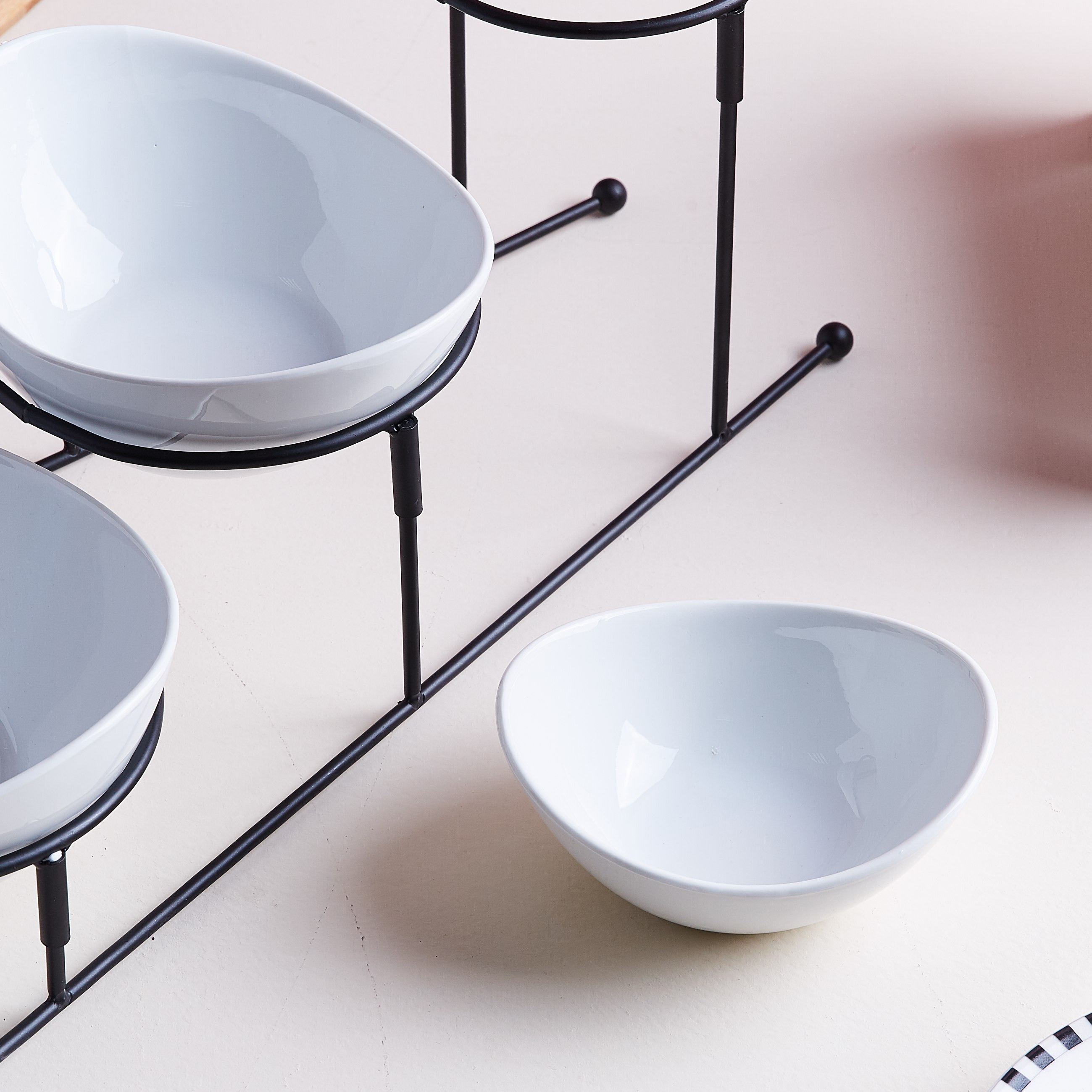 Great Serving 3-Round Bowls on Rack-hbxdecorandfurnishings-tabletop-serveware-image-2