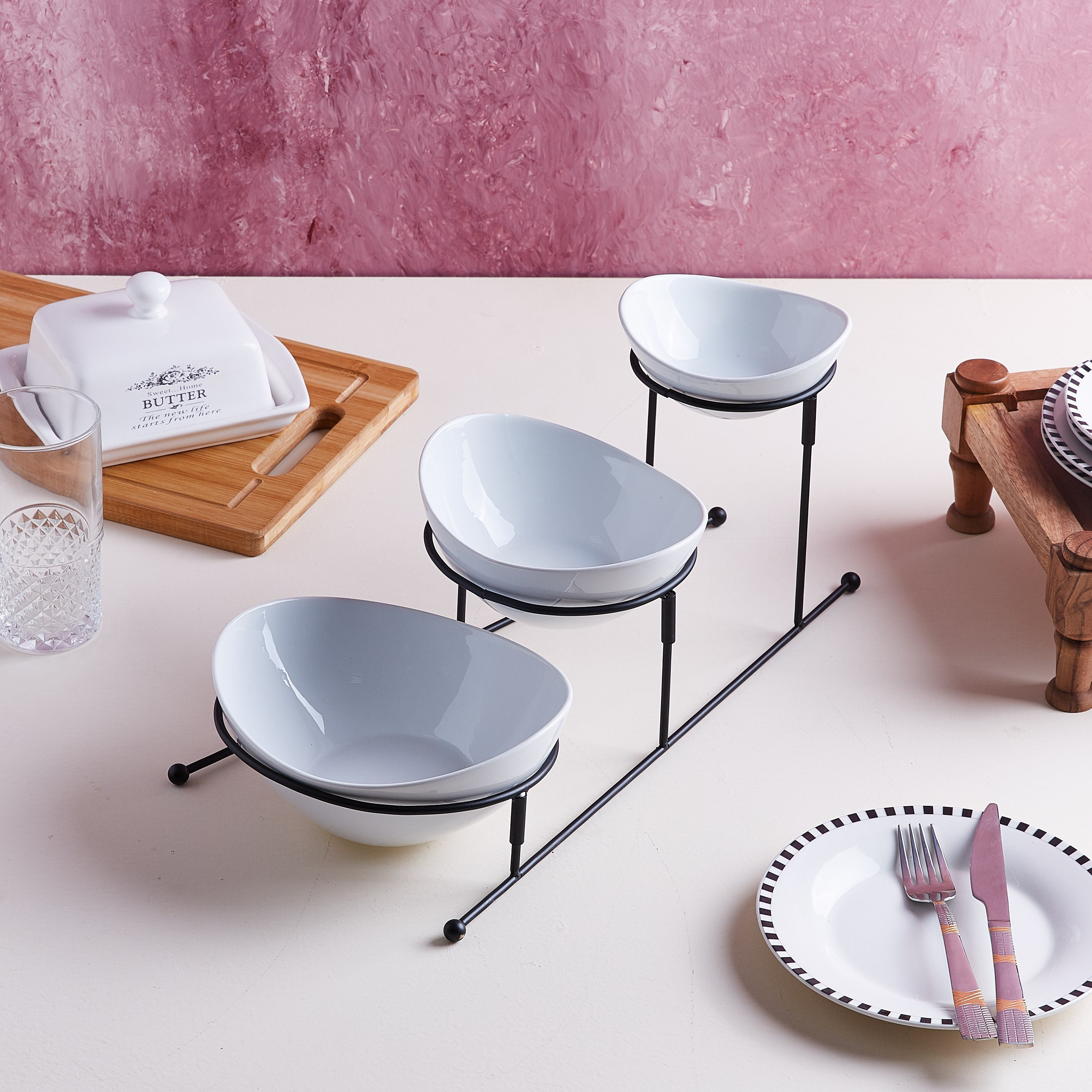 Great Serving 3-Round Bowls on Rack-hbxdecorandfurnishings-tabletop-serveware-image-3