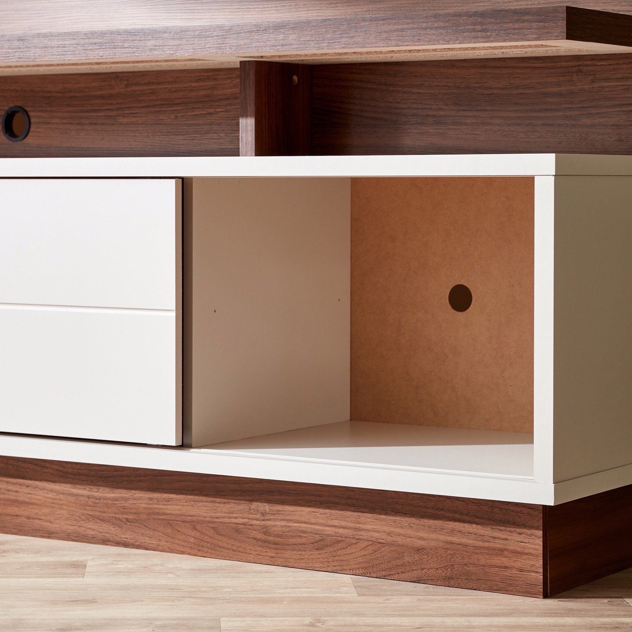 وحدة حائط للتلفاز حتى 60 بوصة من بتروبوليس-hbxlivingroom-mediaunitsandstorage-wallunits-image-7