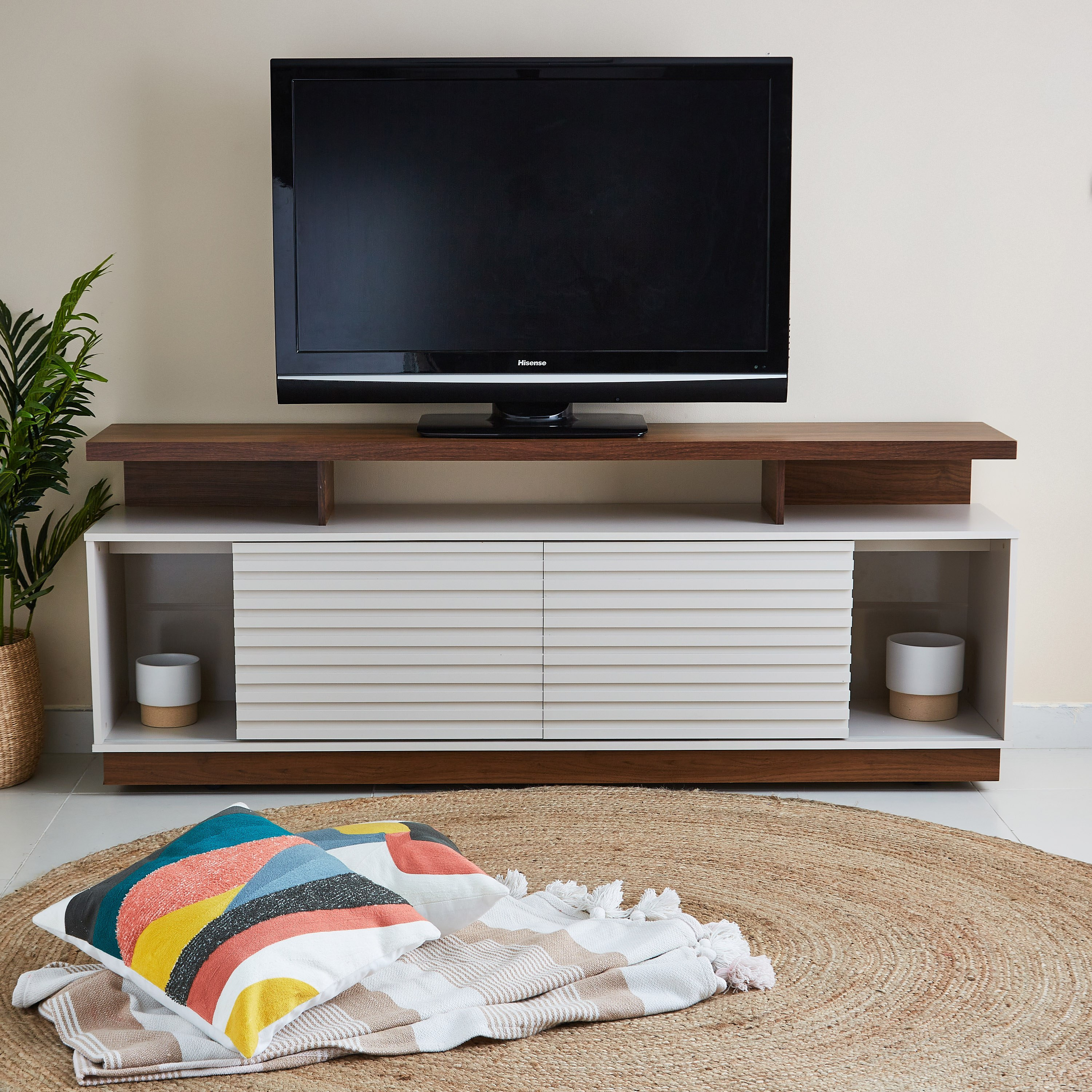 وحدة تلفزيون للأجهزة حتى 65 بوصة من بلومينو-hbxlivingroom-mediaunitsandstorage-tvunits-image-2