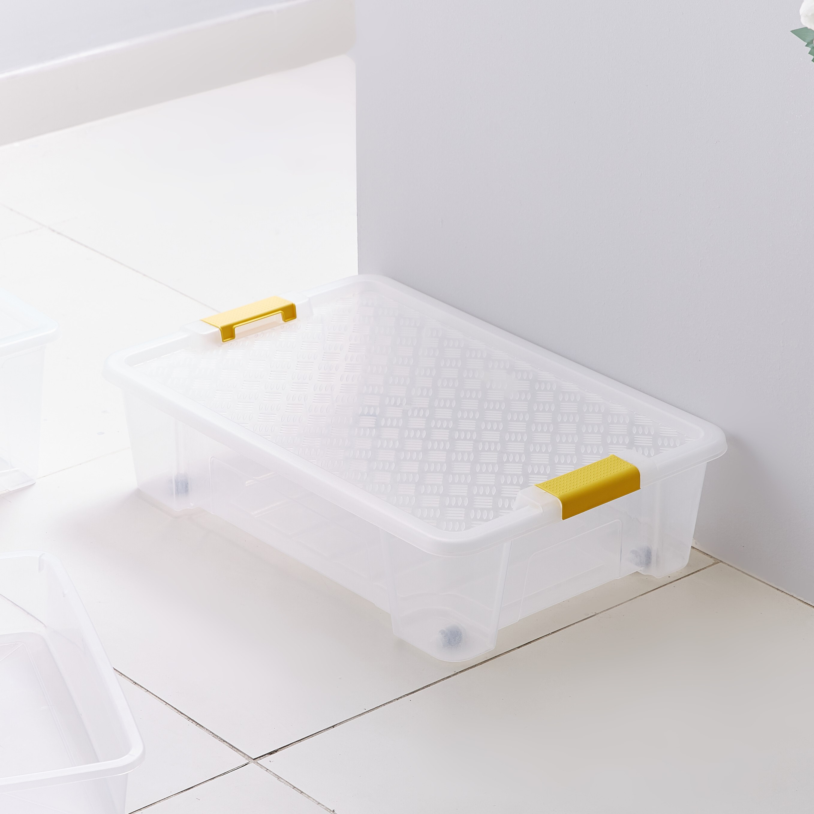 صندوق بمشبك وعجلات - 25 لتر-hbxbedroom-bedroomaccessories-bedroomstorage-image-1