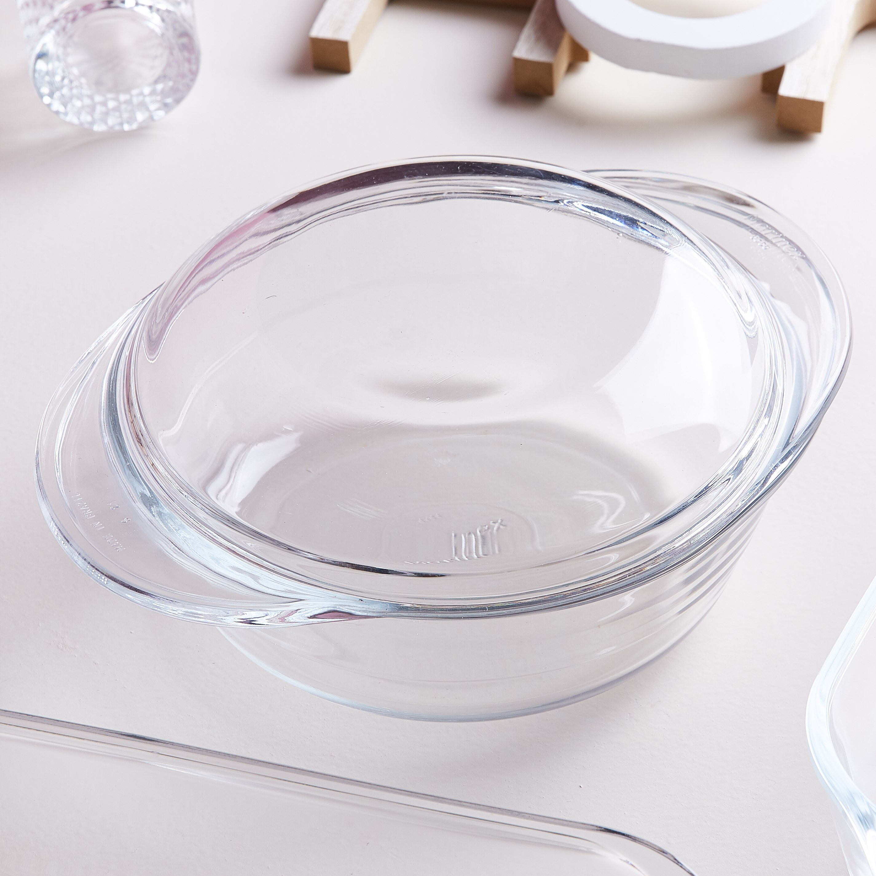 كسرولة زجاج مستديرة من مارينكس - 1.5 لتر-hbxkitchen-bakeware-image-1