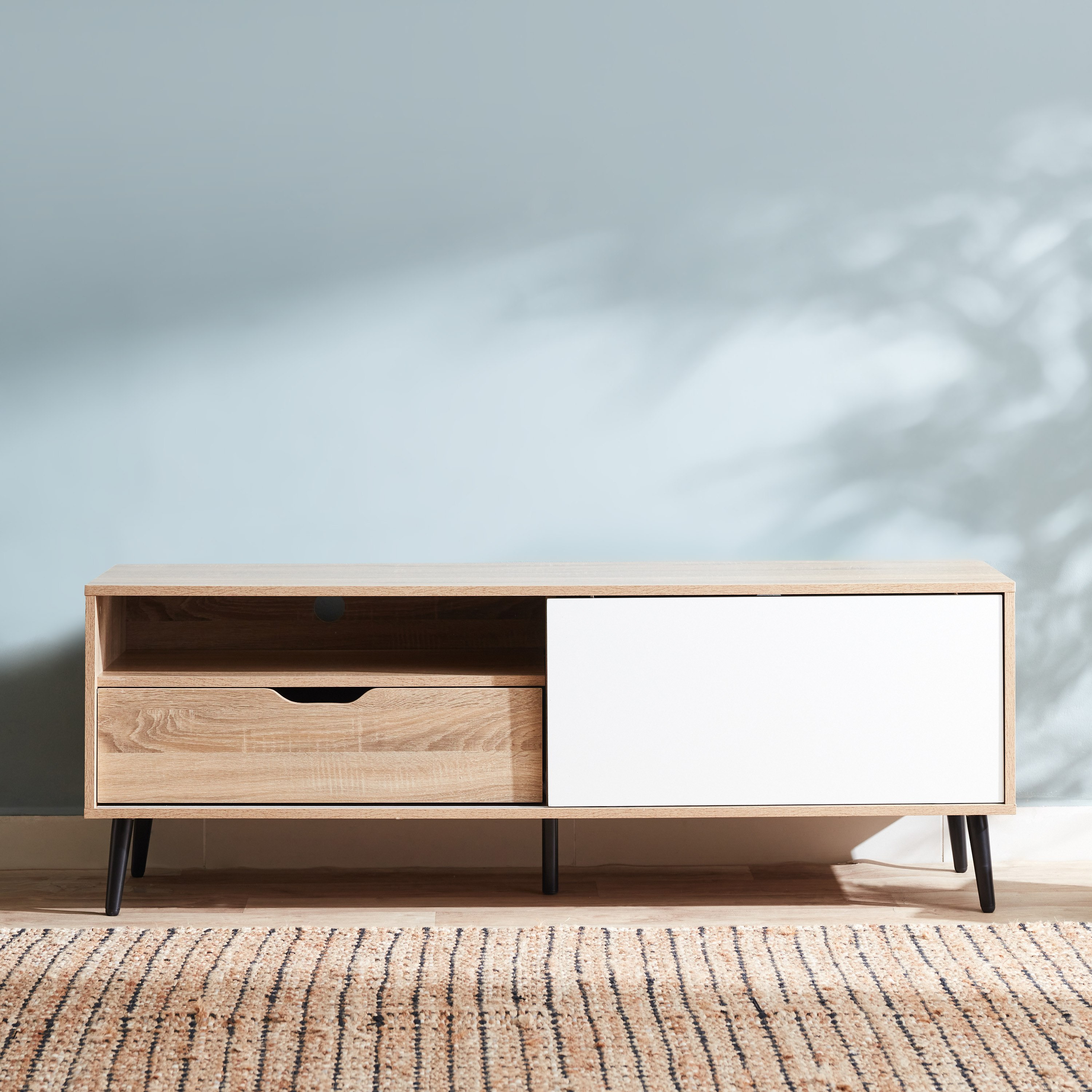 وحدة تلفاز منخفضة للأجهزة حتى 55 بوصة بباب قابل للانعكاس من بون-hbxlivingroom-mediaunitsandstorage-tvunits-image-3
