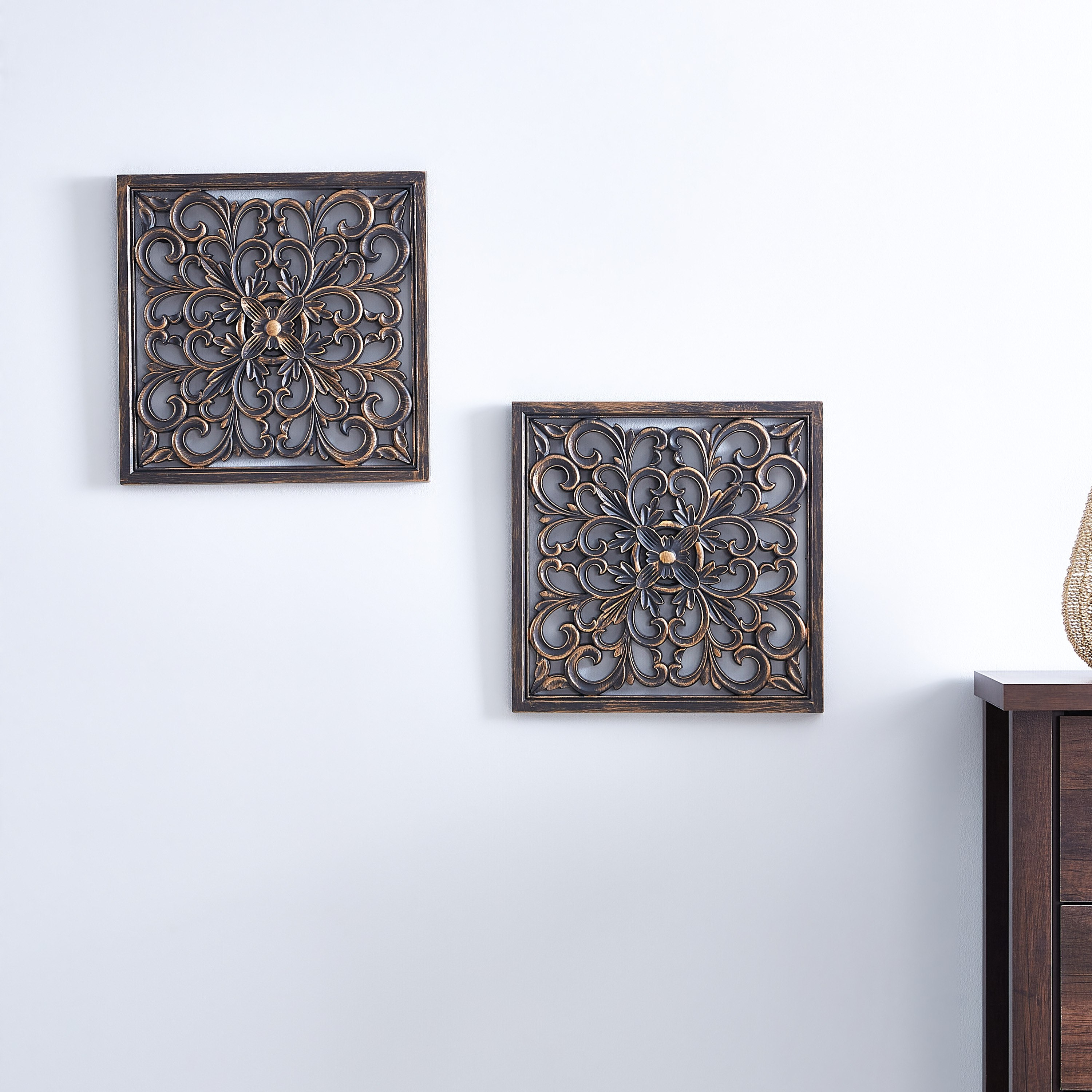 لوحة حائط مربعة من ليفيا-hbxdiningroom-walldecor-wallart-image-1