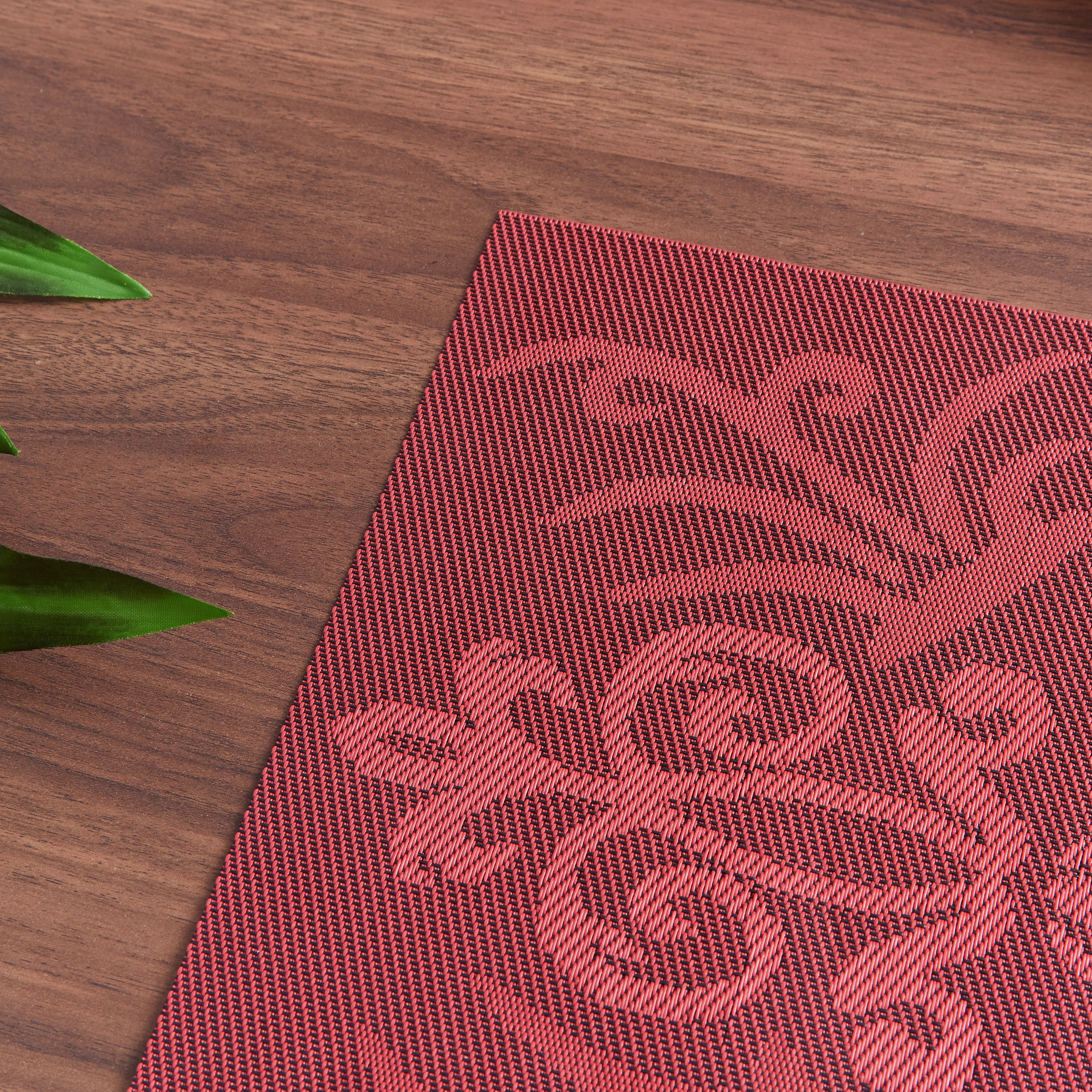 لبادة صحون بارزة الملمس من هوم-hbxdecorandfurnishings-homefurnishings-tablelinens-image-2