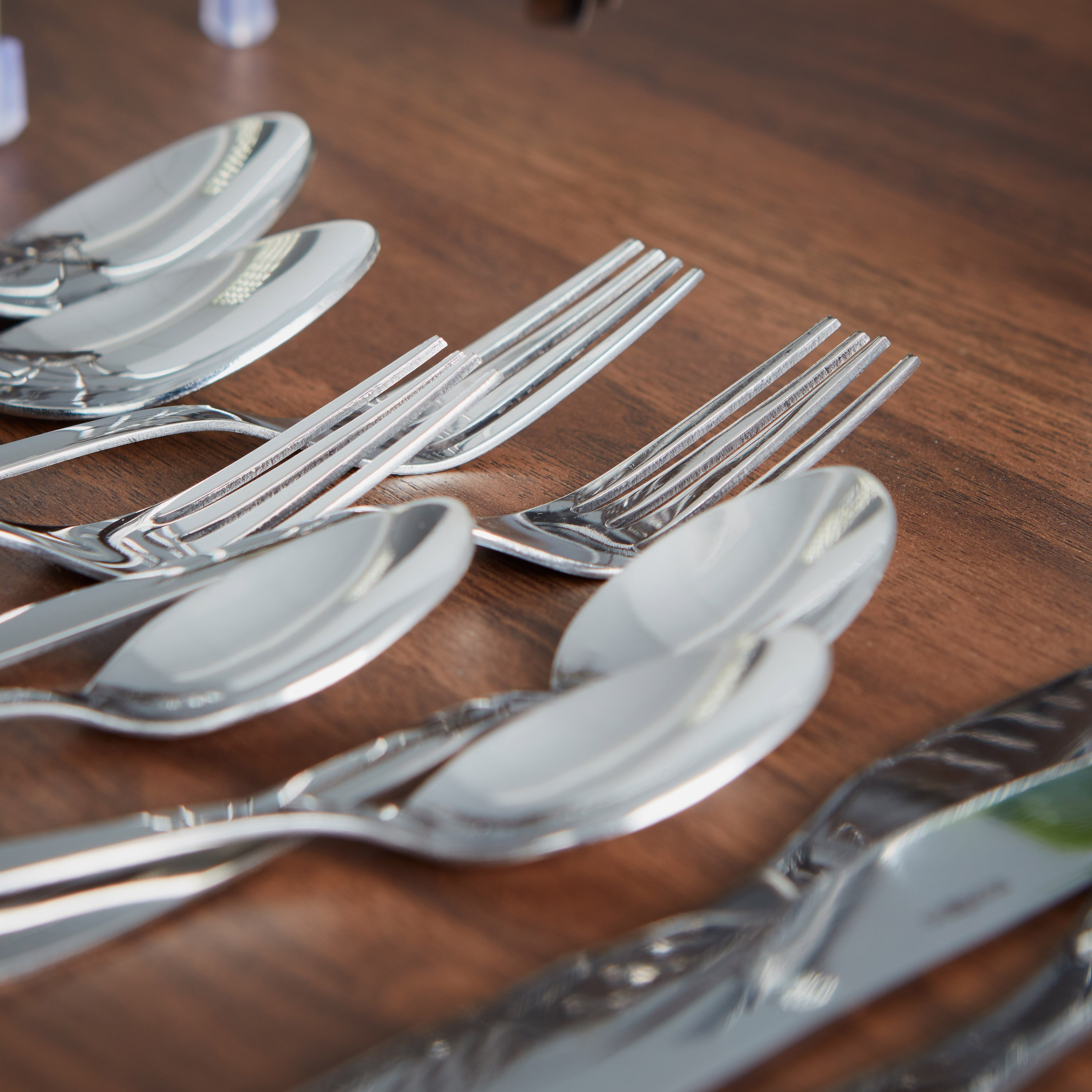 طقم أدوات مائدة 24 قطعة مع حامل من ميلان-hbxhomeware-hbxkitchen-image-3