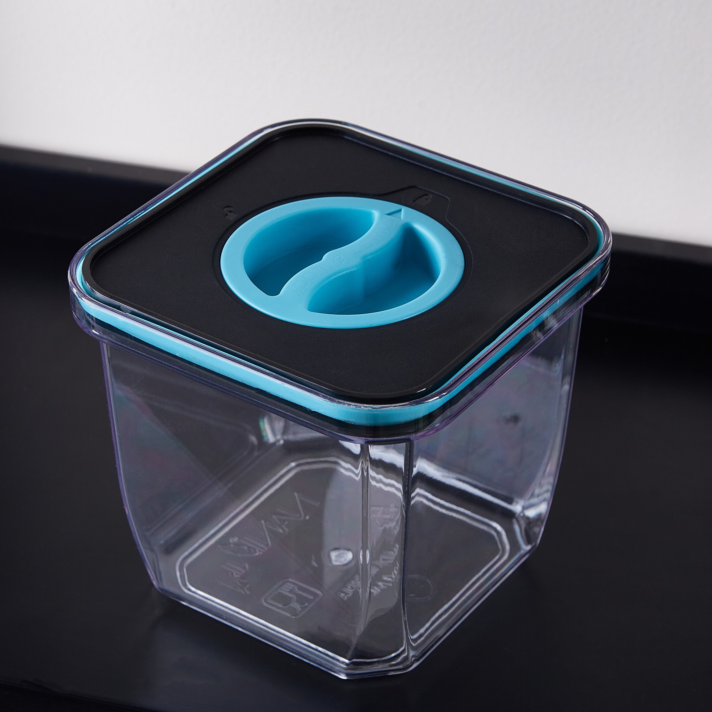 جرة تحزين تويست أند لوك من تريتان - 1 لتر-hbxhomeware-hbxkitchen-image-2