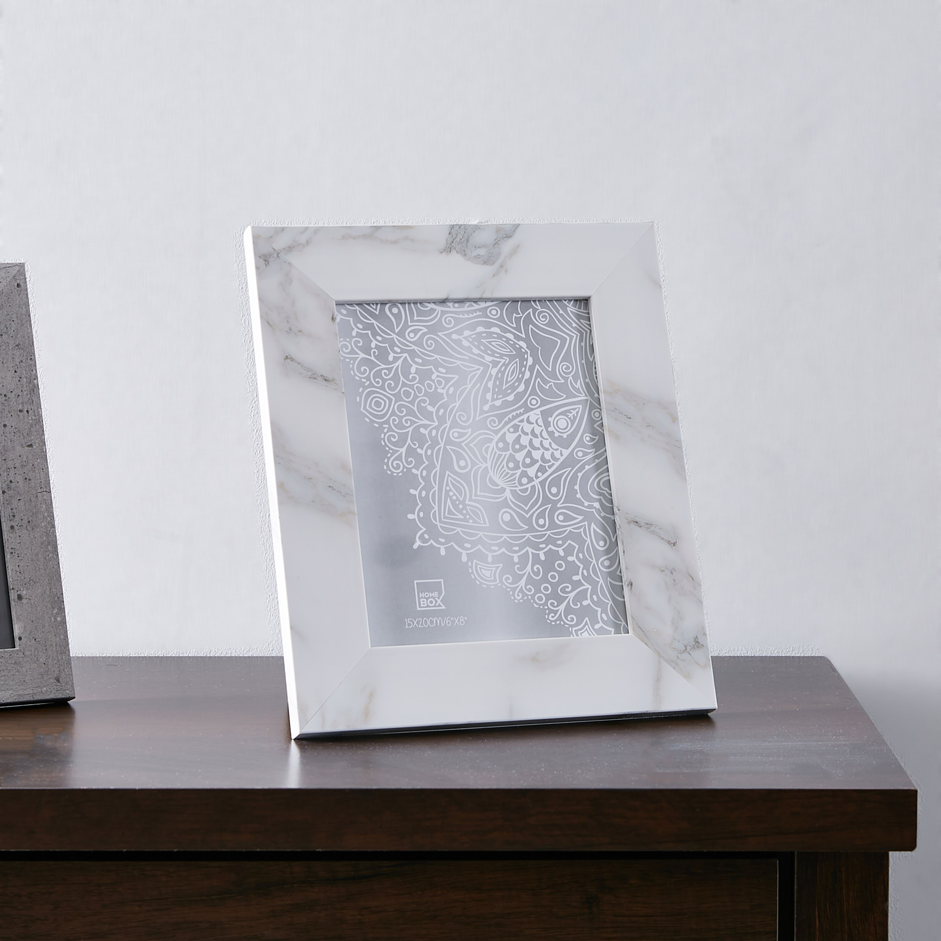 برواز صور بطبعات رخامية من كليو - 6x8 بوصة-hbxkidsandyouth-walldecor-photoframes-image-1