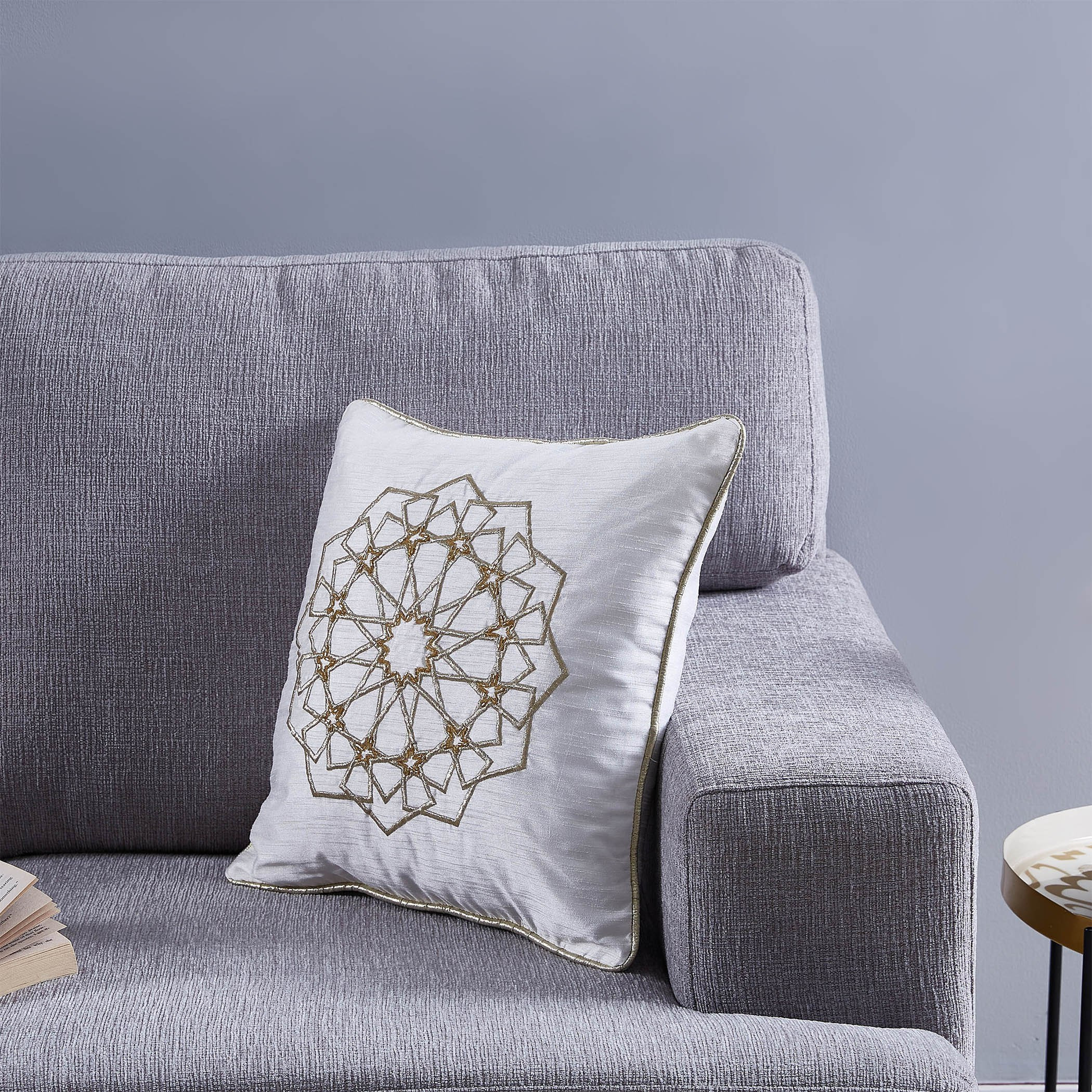 وسادة مطرّزة من مراكش - 40x40 سم-hbxlivingroom-furnishings-cushionsandcovers-filledcushions-image-1