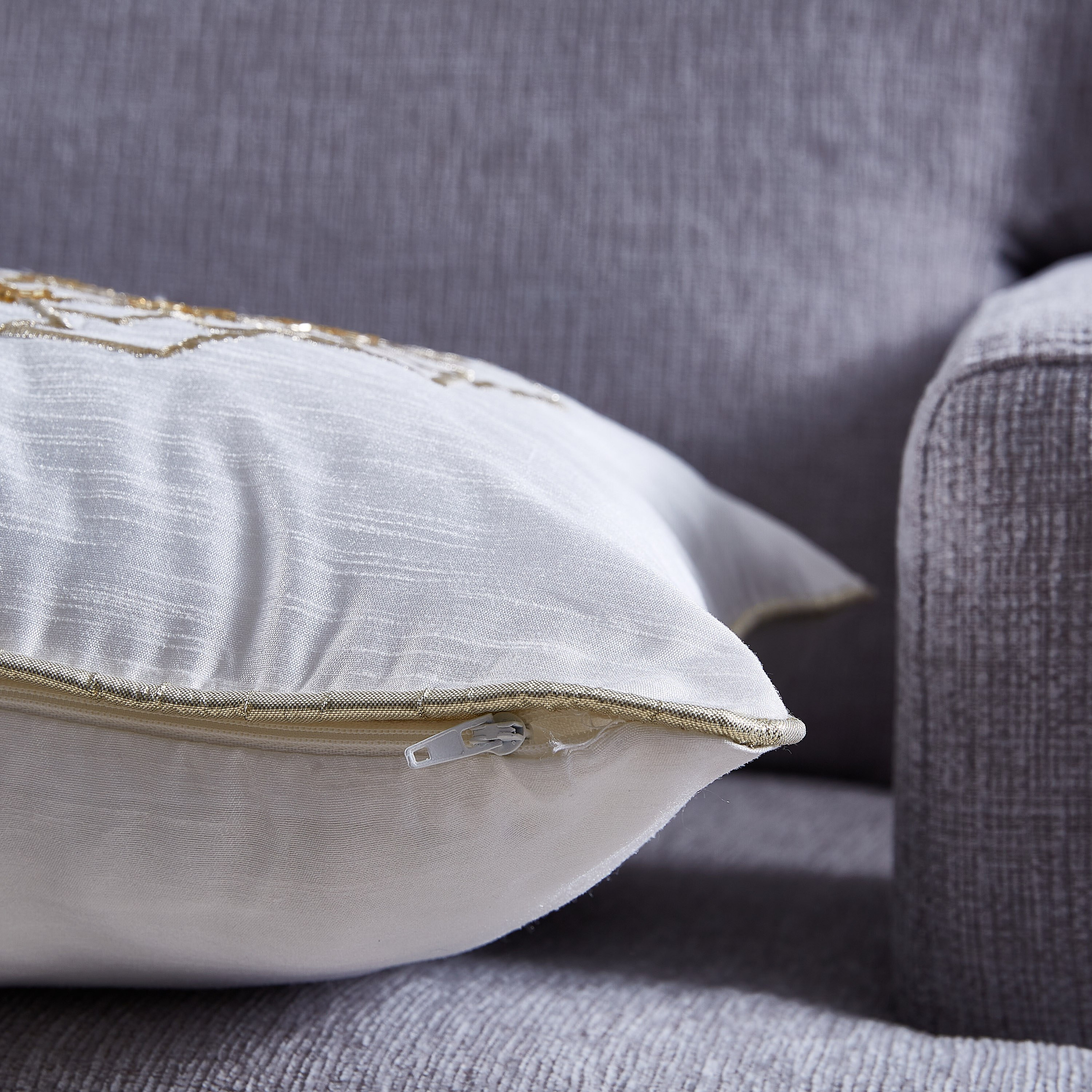 وسادة مطرّزة من مراكش - 40x40 سم-hbxlivingroom-furnishings-cushionsandcovers-filledcushions-image-3