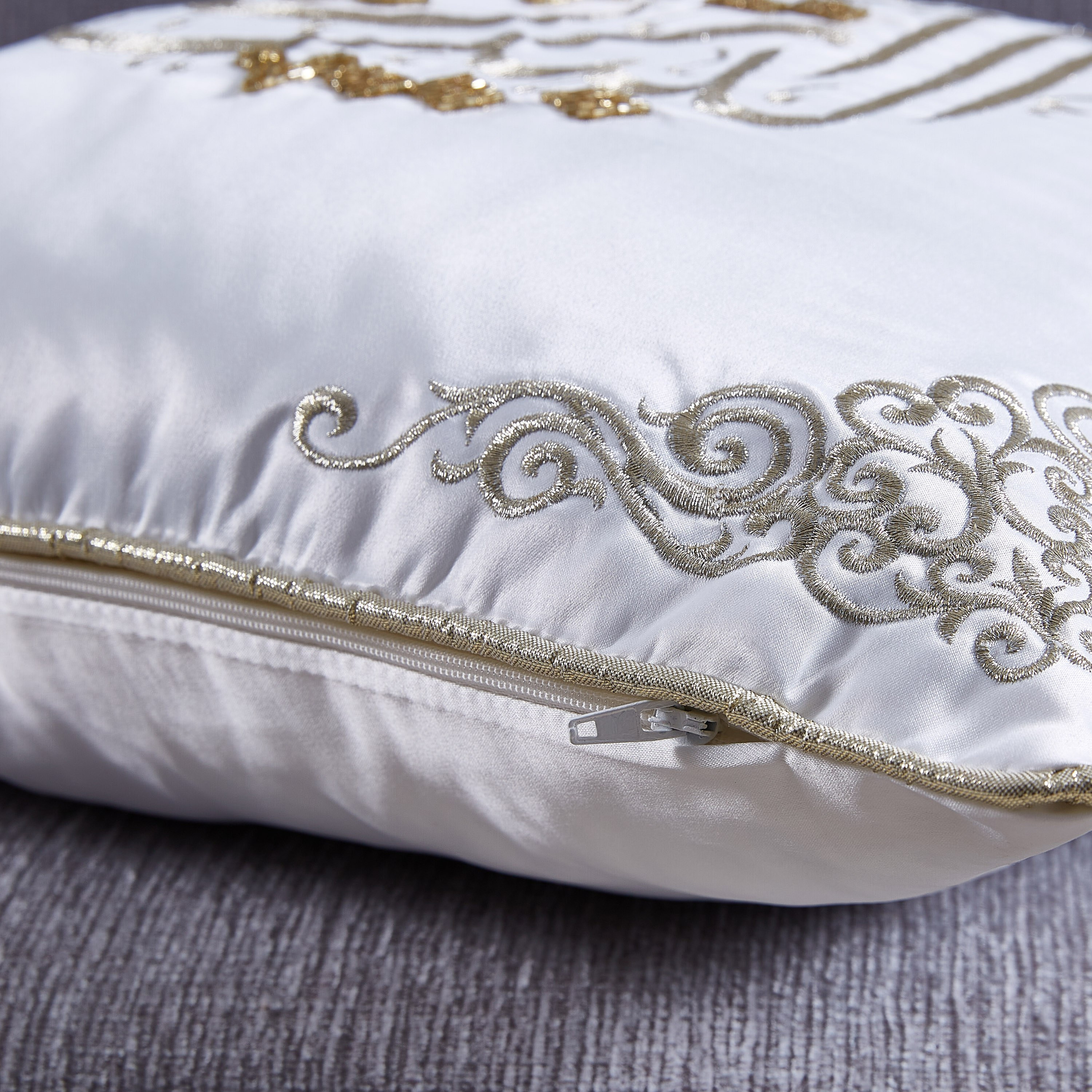 وسادة محشوة مطرّزة من هاوم سويت هاوم - 40x40 سم-hbxlivingroom-furnishings-cushionsandcovers-filledcushions-image-3