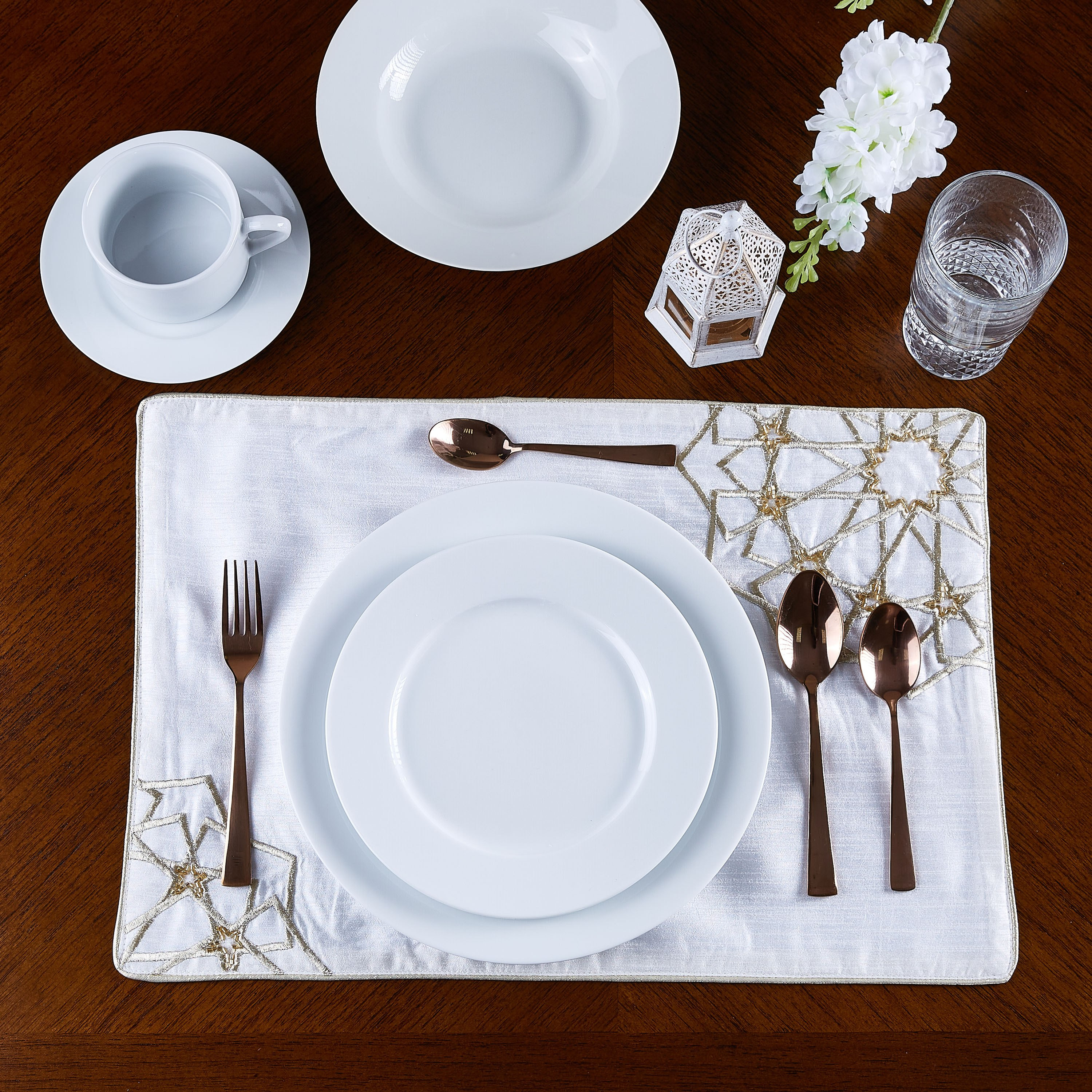 لبادة صحون مطرزة من ماركش - طقم من قطعتين-hbxdecorandfurnishings-homefurnishings-tablelinens-image-3