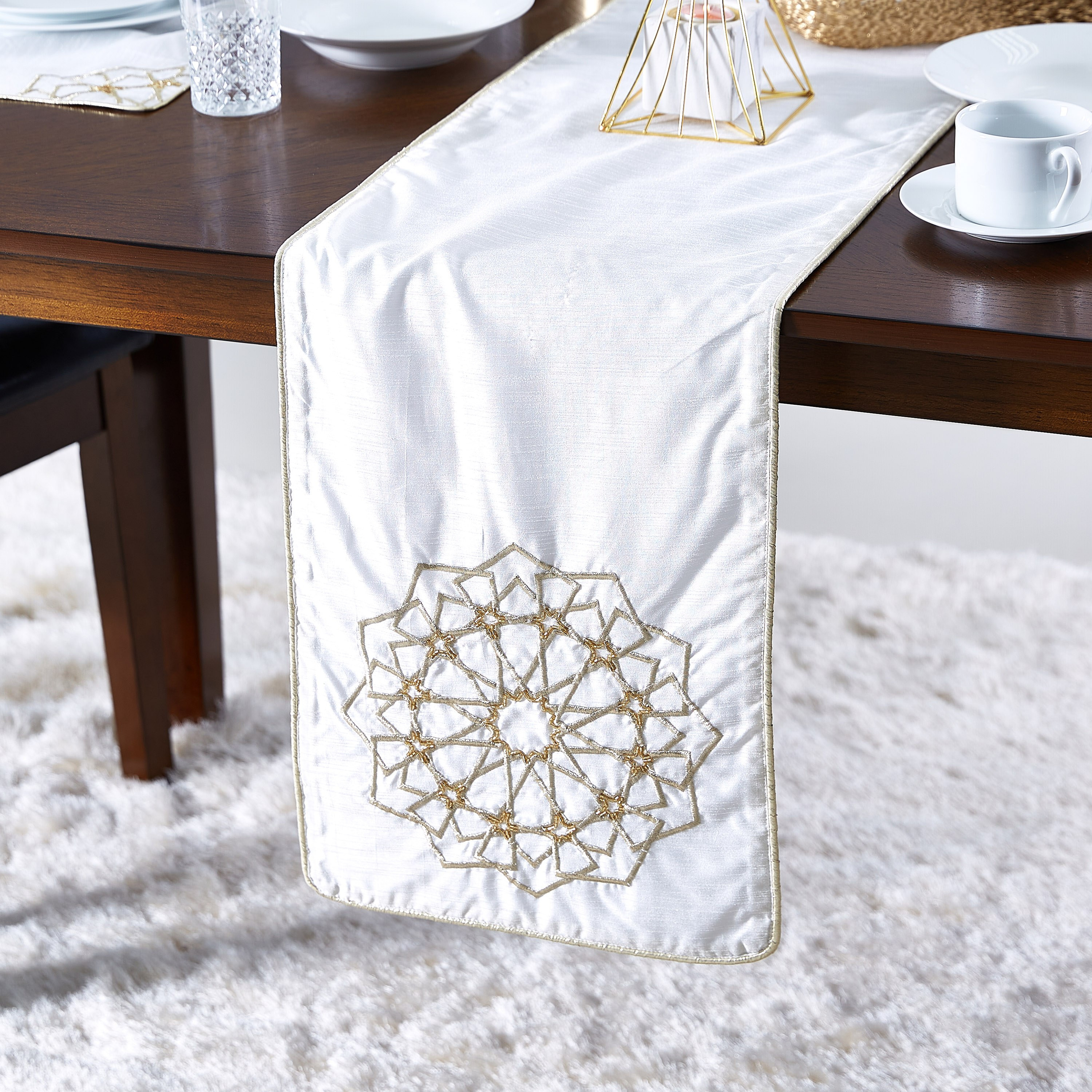 مفرش طاولة مطرّز من مراكش - 32x180 سم-hbxdecorandfurnishings-homefurnishings-tablelinens-image-1