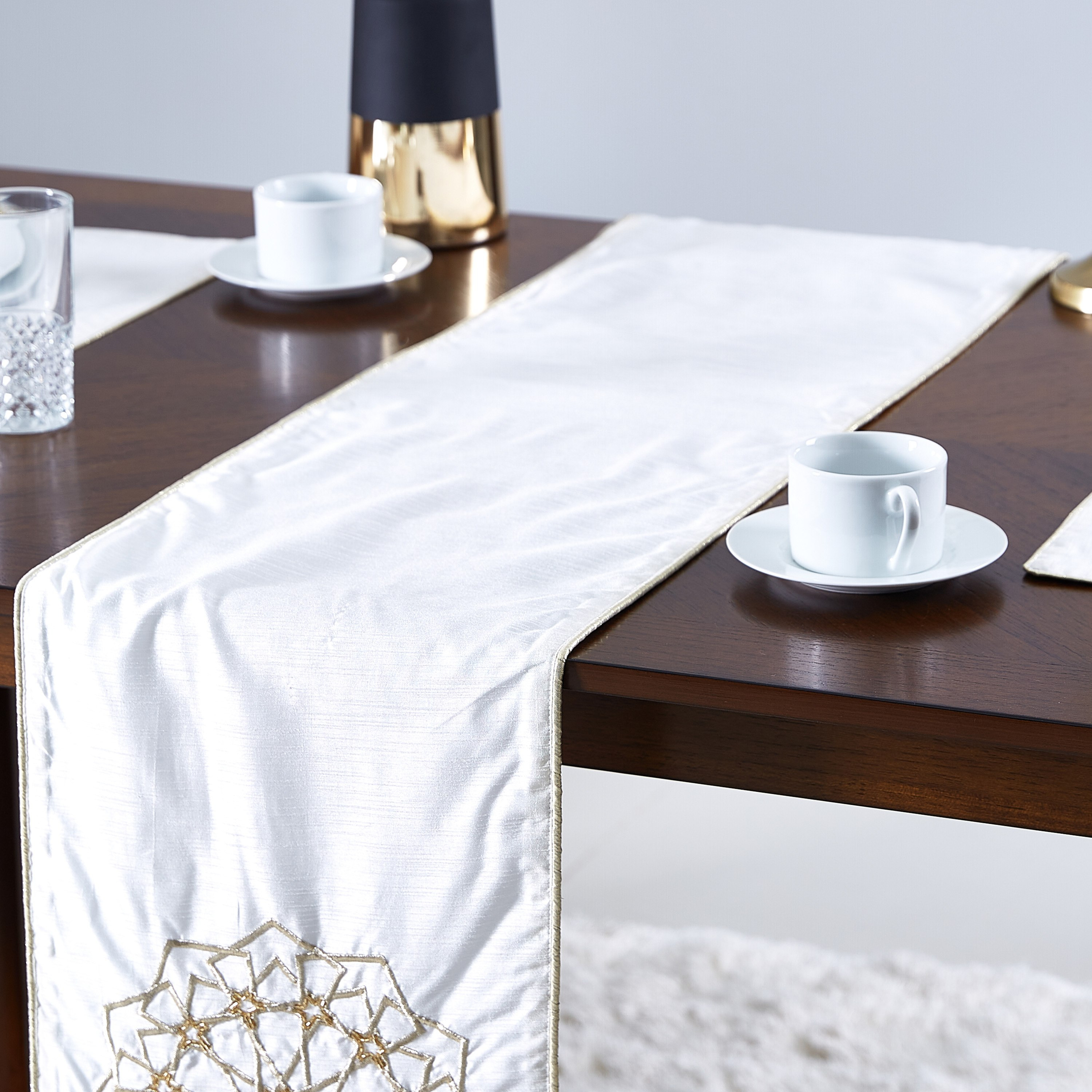مفرش طاولة مطرّز من مراكش - 32x180 سم-hbxdecorandfurnishings-homefurnishings-tablelinens-image-2