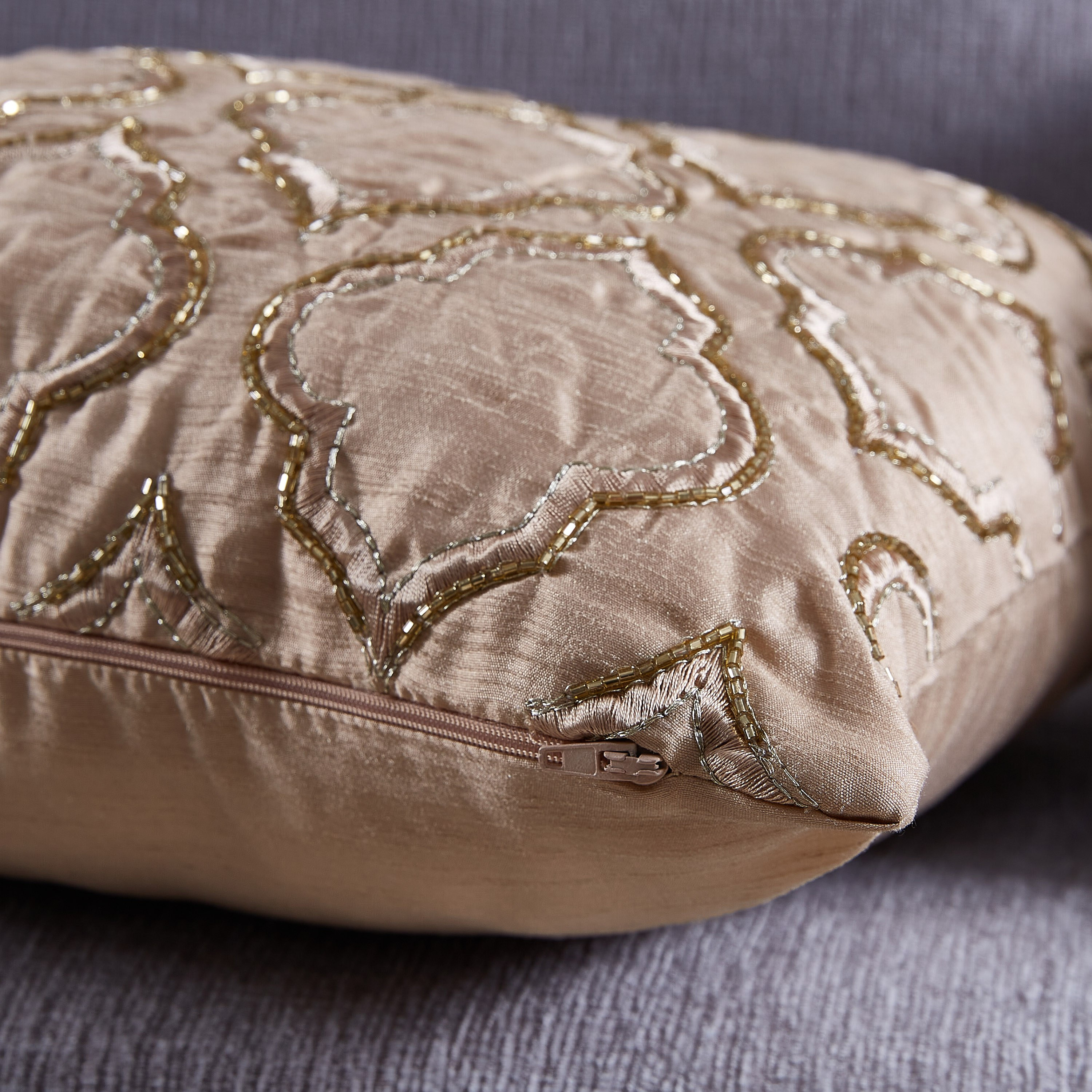 غطاء وسادة مطرز من بالاس  - 40x40 سم-hbxhomeware-cushionsandcovers-cushioncovers-image-2
