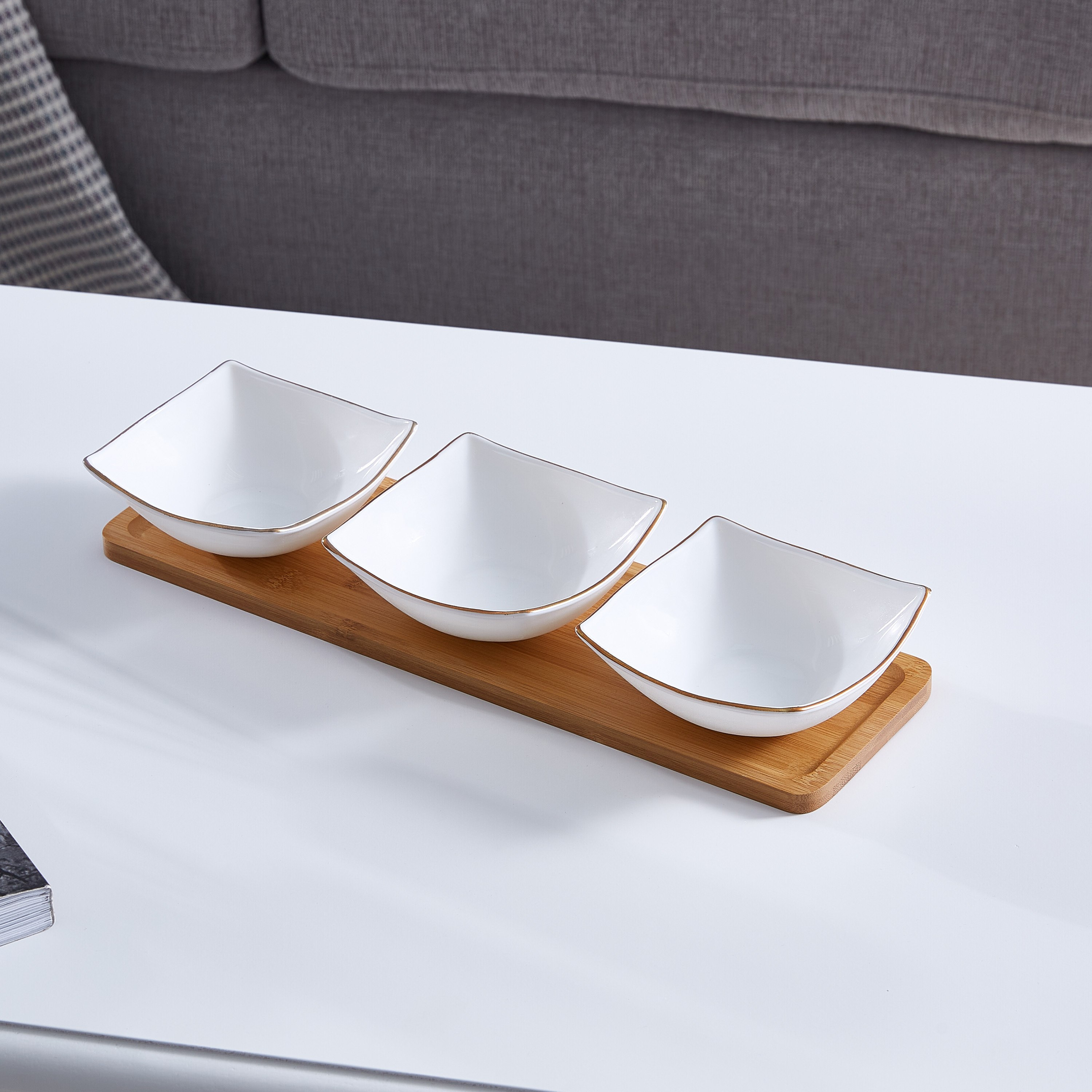 طقم أوعية تقديم بورسلين 3 قطع وحامل من الخيرزان من أوبلوير-hbxdecorandfurnishings-tabletop-serveware-image-1