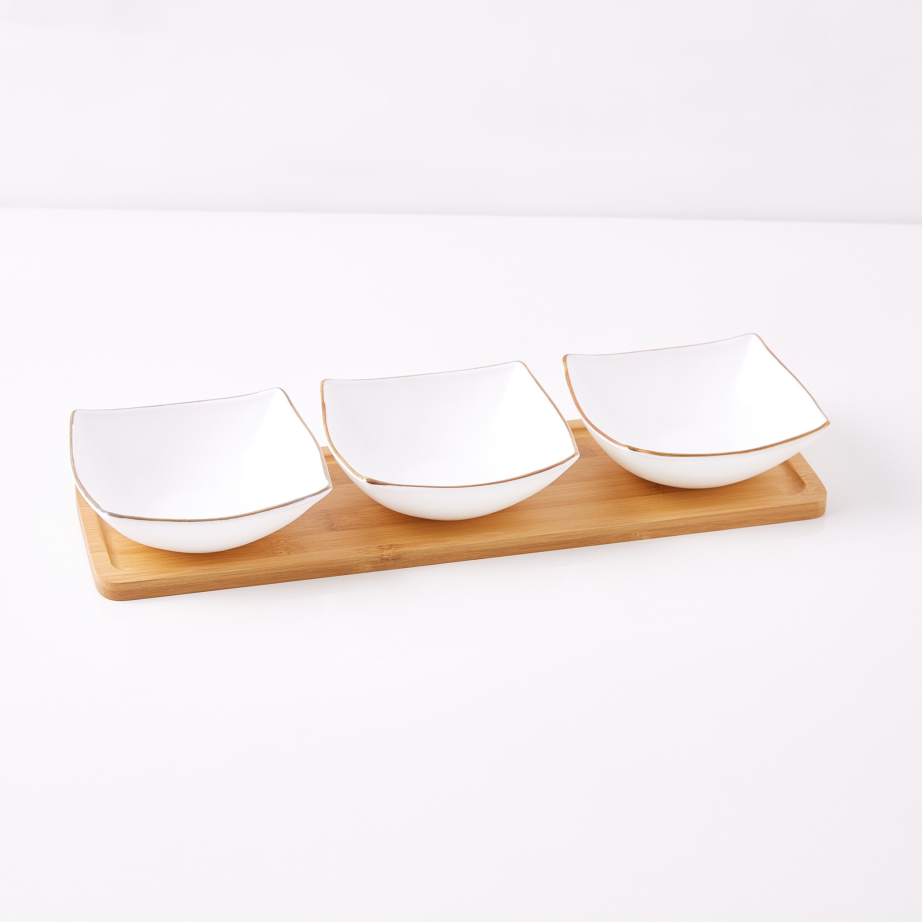 طقم أوعية تقديم بورسلين 3 قطع وحامل من الخيرزان من أوبلوير-hbxdecorandfurnishings-tabletop-serveware-image-5