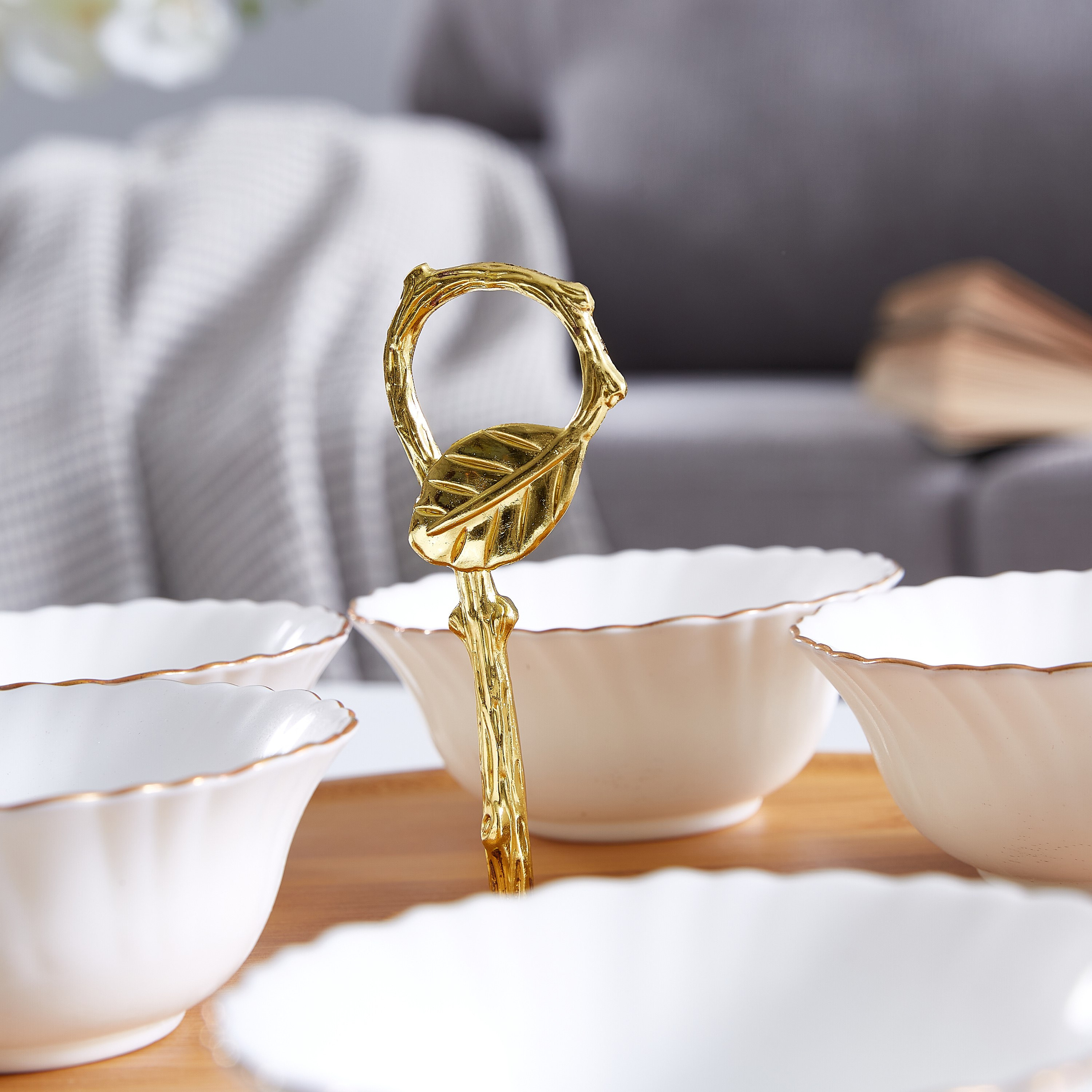 طقم أوعية بورسلين 5 قطع وحامل من الخيرزان من أوبلوير-hbxdecorandfurnishings-tabletop-serveware-image-3
