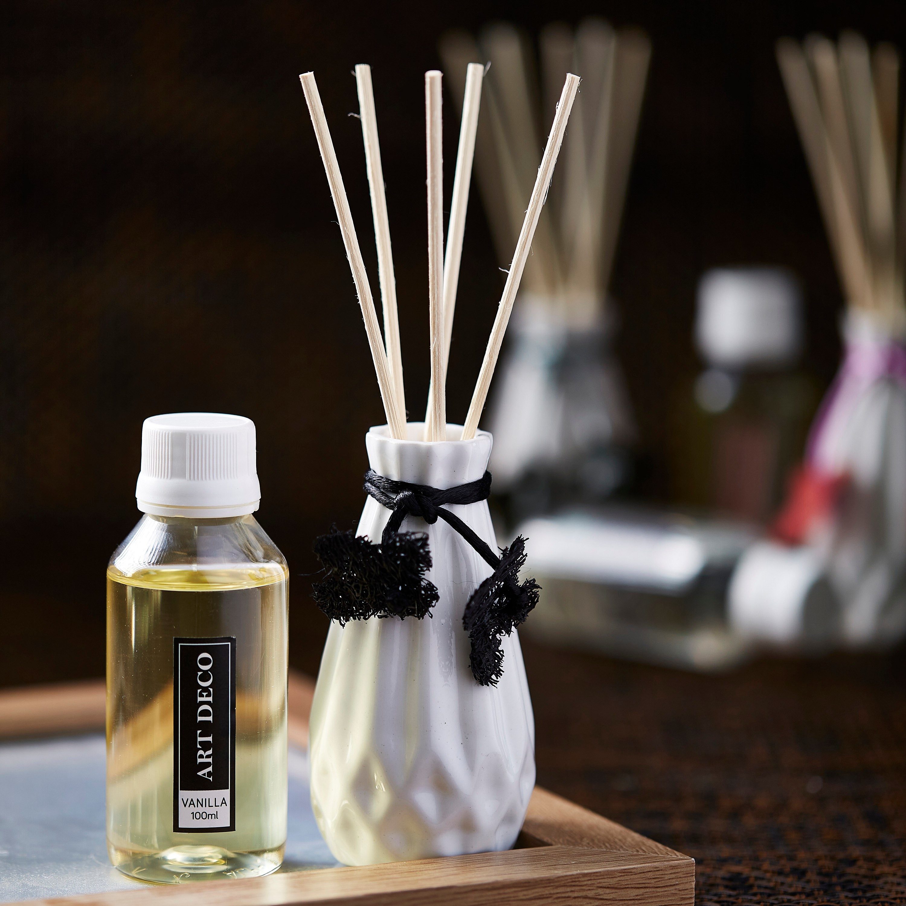 طقم موزّع عطور قصب في وعاء سيراميكي بـ 6 عيدان قصب برائحة الفانيلا من ريدن ستارلينج - 100 مل-PROMO_HB_AE_B1G1_250925-image-1