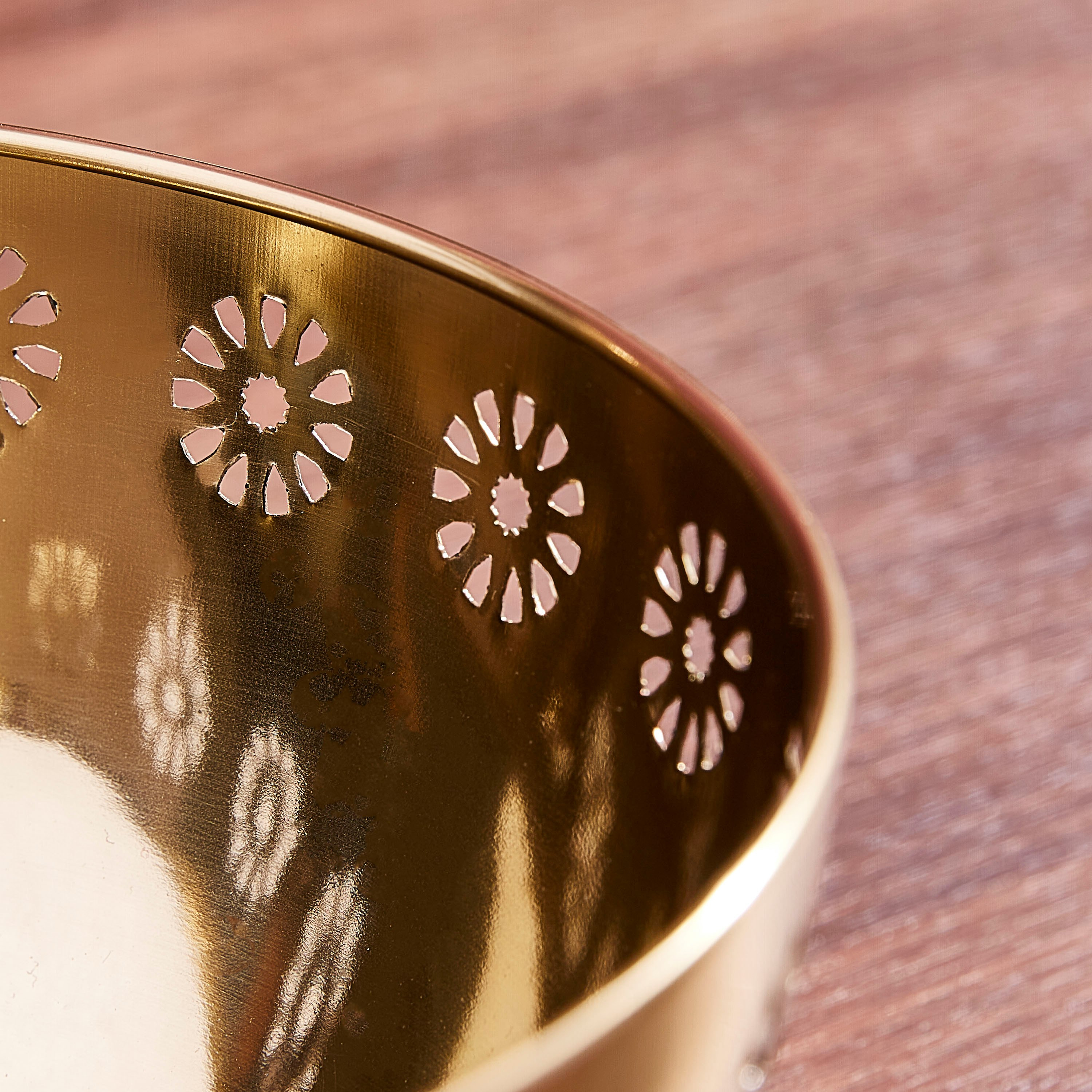 وعاء تقديم بتصاميم أزهار مفرّغة من مراكش - 20 سم-hbxdecorandfurnishings-tabletop-serveware-image-3