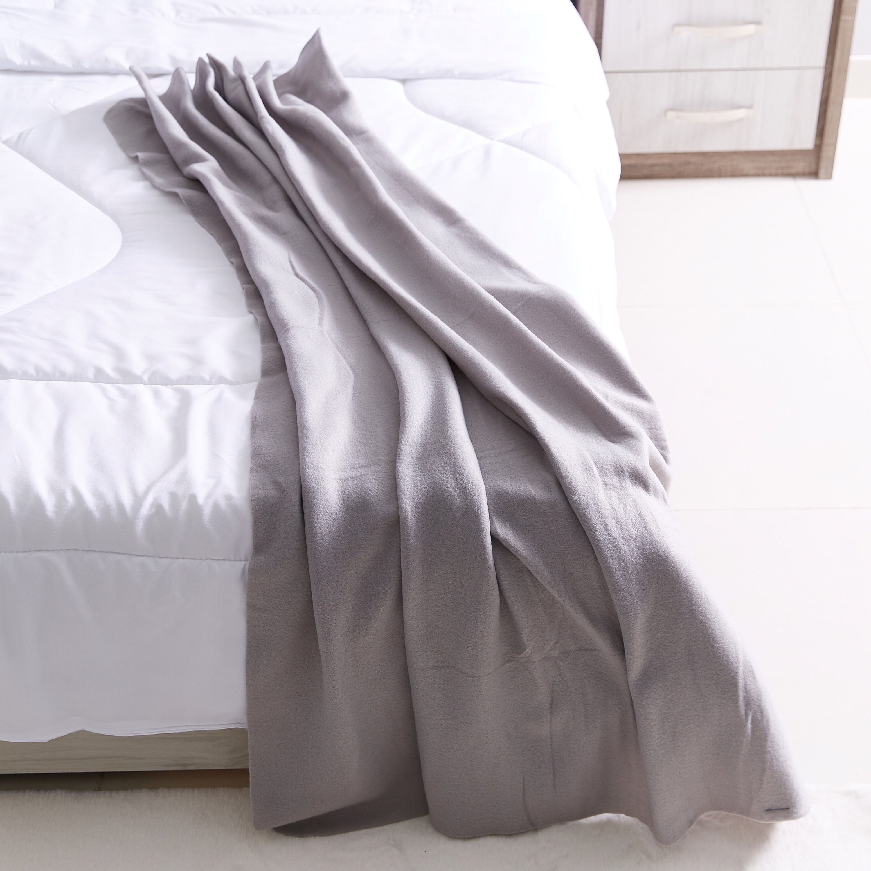 Atlanta Polar Fleece Throw - 120x160 cm-hbxhomeware-hbxbedroom-image-1