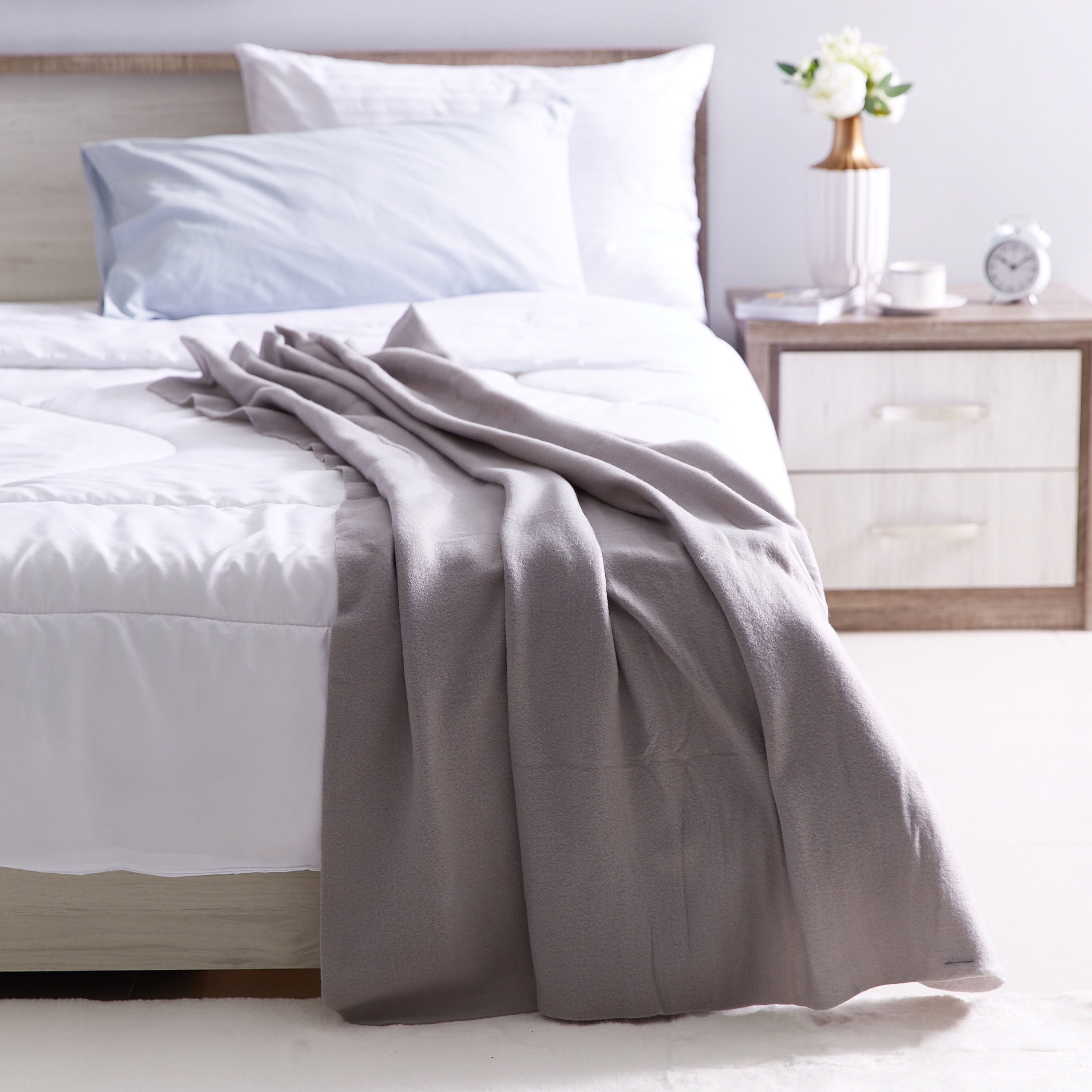 Atlanta Polar Fleece Throw - 120x160 cm-hbxhomeware-hbxbedroom-image-3
