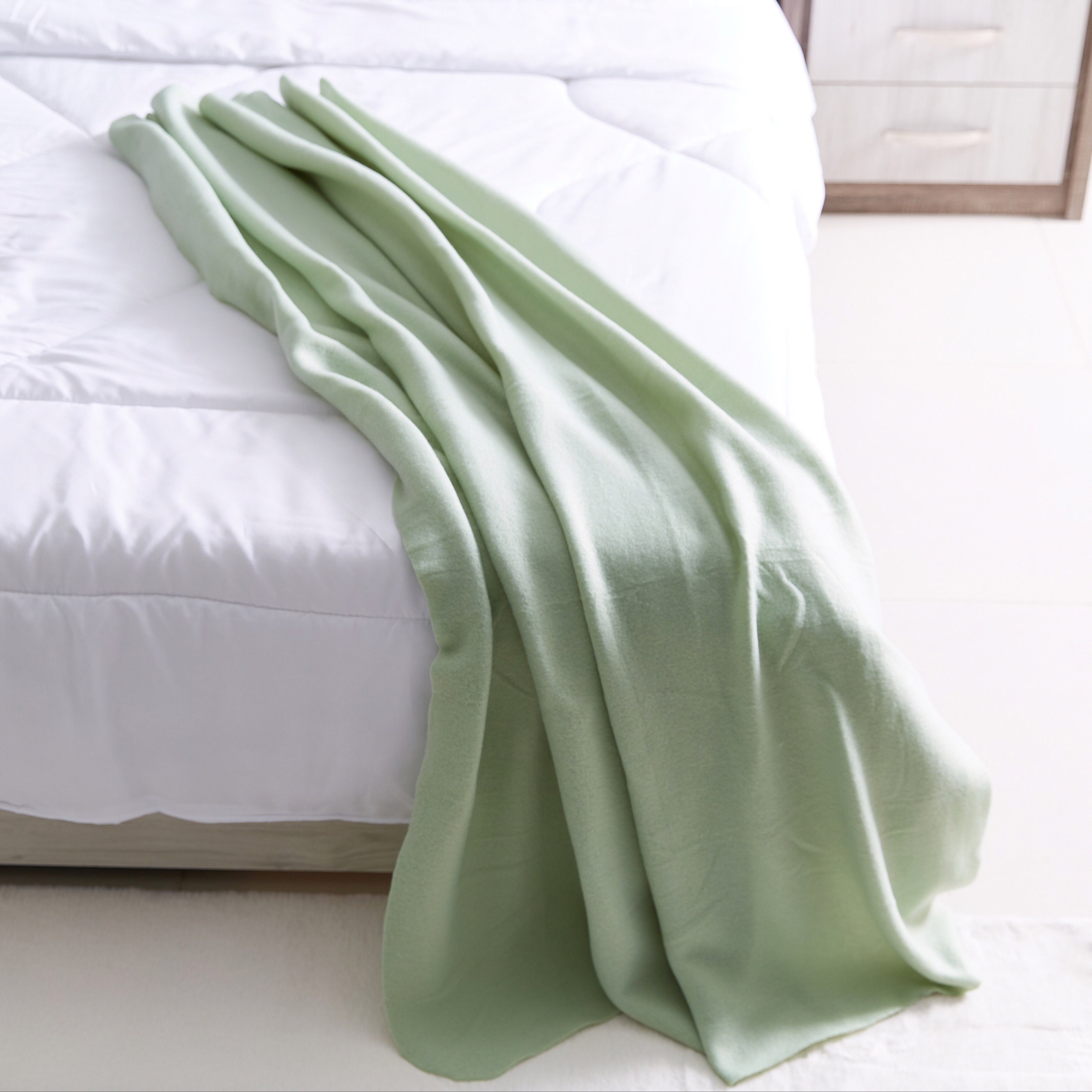 بطانية خفيفة صوف بولار من أتلانتا - 120 × 160 سم-hbxhomeware-hbxbedroom-image-1