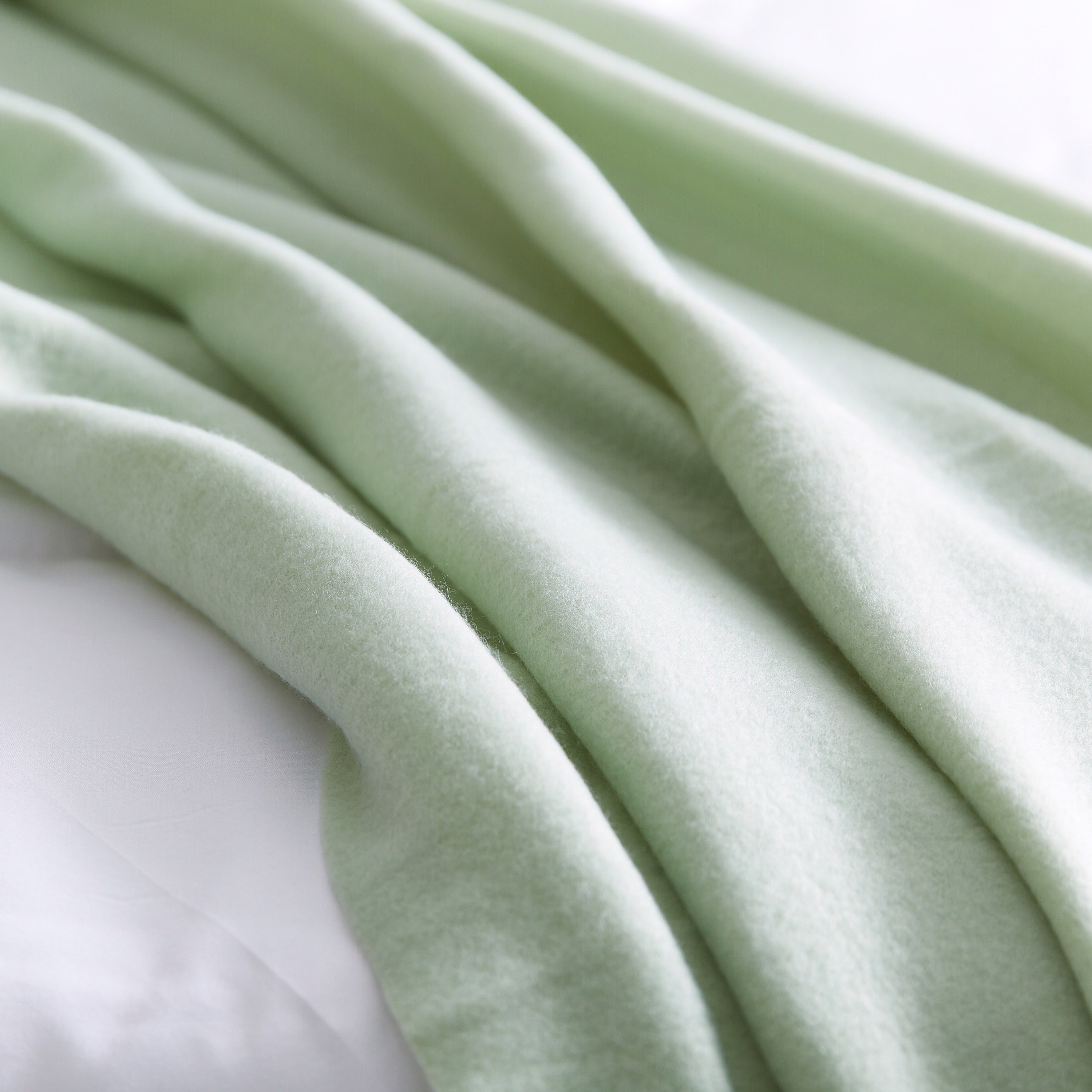 بطانية خفيفة صوف بولار من أتلانتا - 120 × 160 سم-hbxhomeware-hbxbedroom-image-2