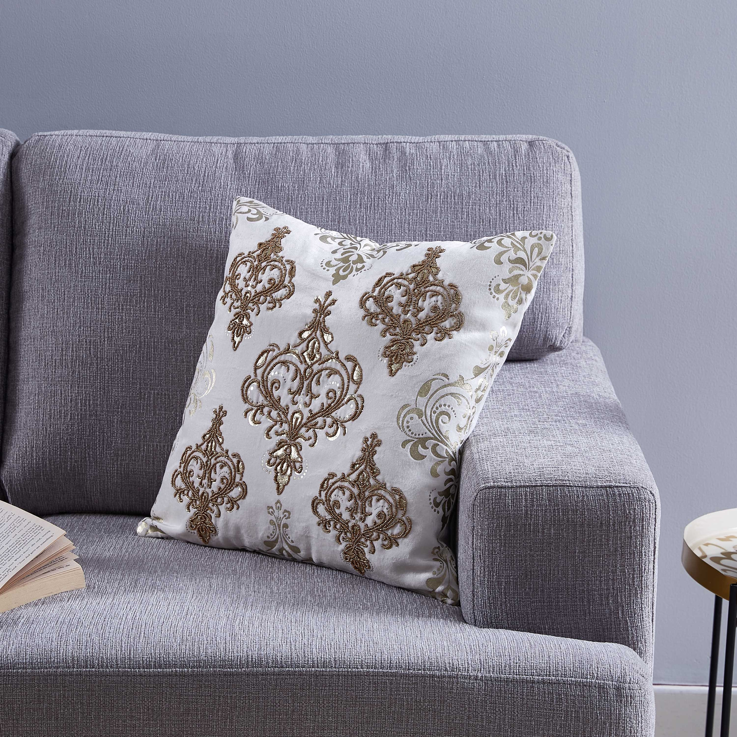 وسادة محشوة بطبعات  رقائق معدنية من ألمورا - 45x45 سم-hbxlivingroom-furnishings-cushionsandcovers-filledcushions-image-1