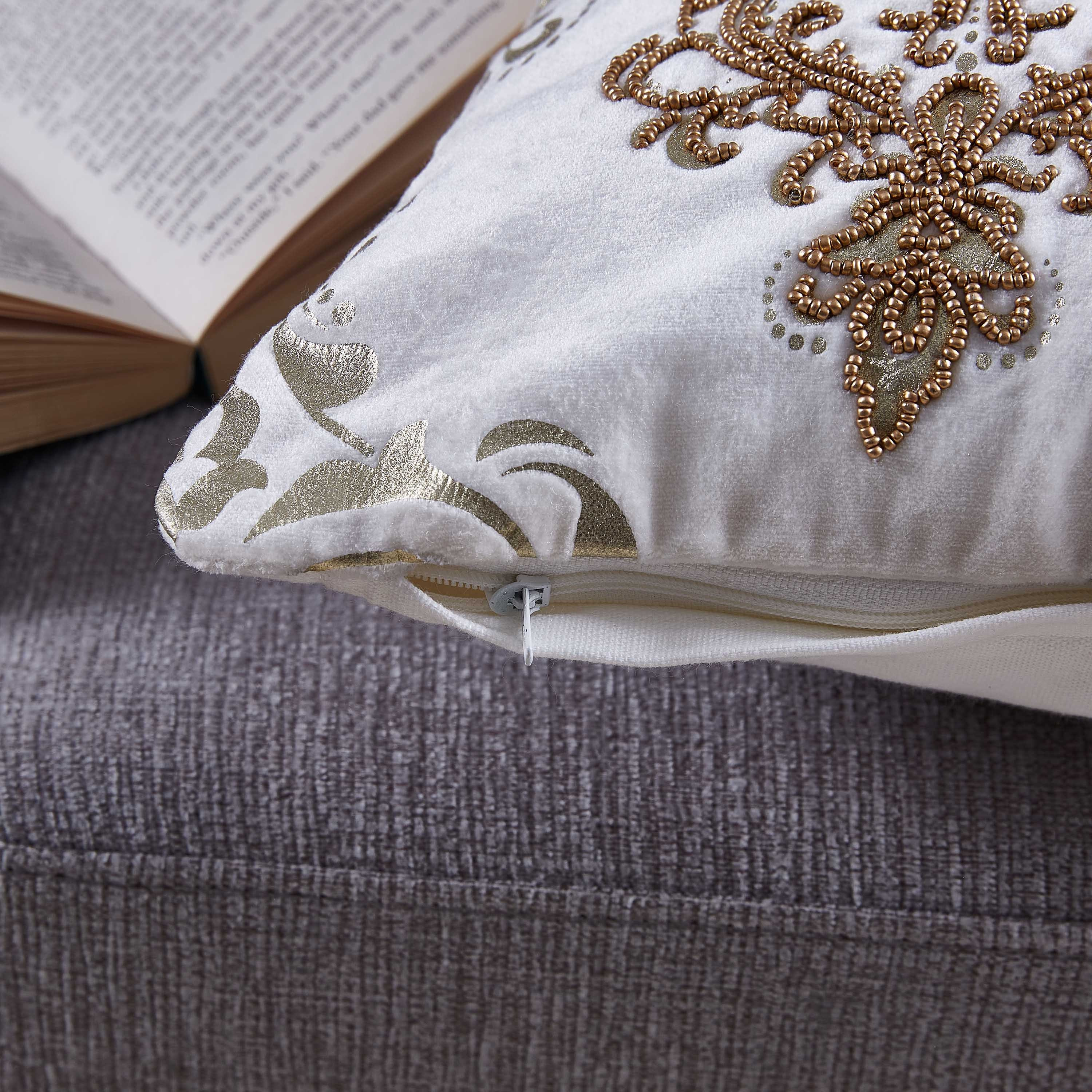 وسادة محشوة بطبعات  رقائق معدنية من ألمورا - 45x45 سم-hbxlivingroom-furnishings-cushionsandcovers-filledcushions-image-3