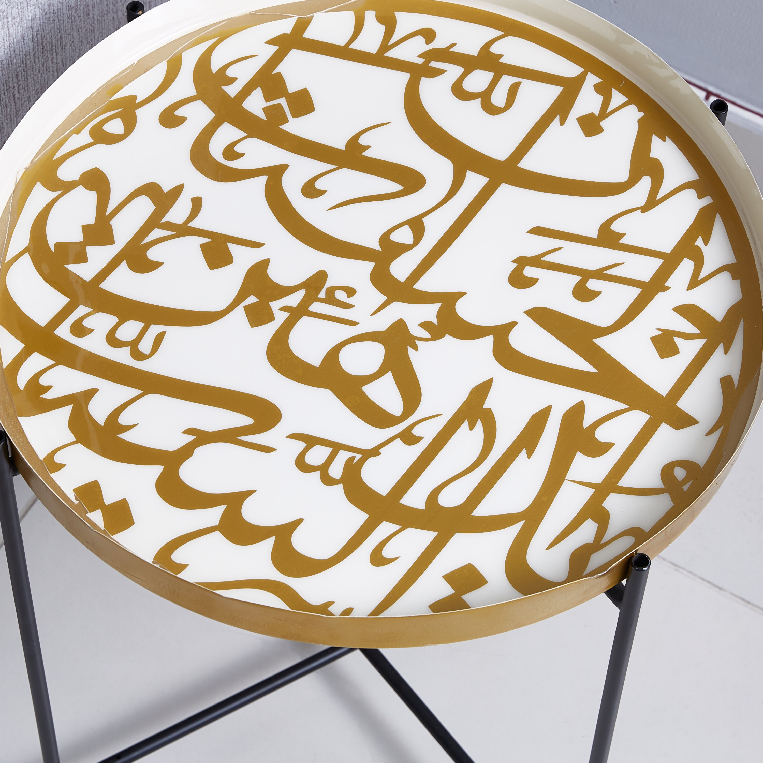 طاولة مع صينية بتزيينات كاليجرافية-hbxfurniture-livingroom-endtables-image-2