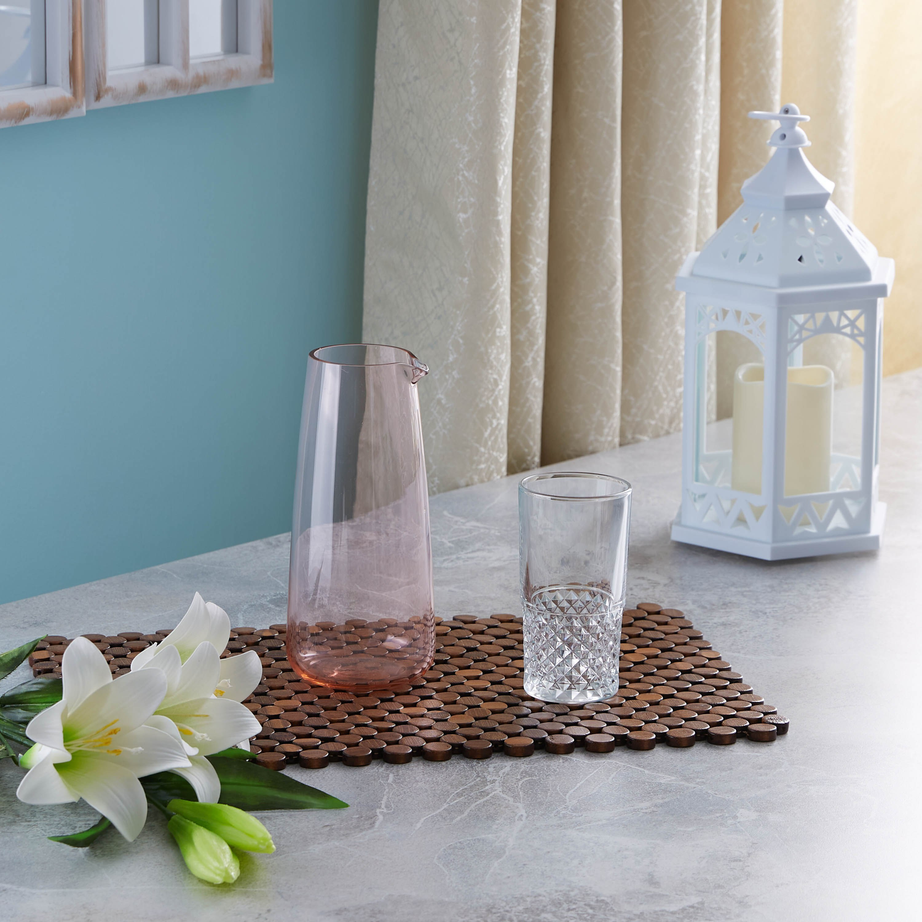 مزهرية ملونة بتصميم إبريق من ليليان-hbxbedroom-decorandaccessories-vases-image-3