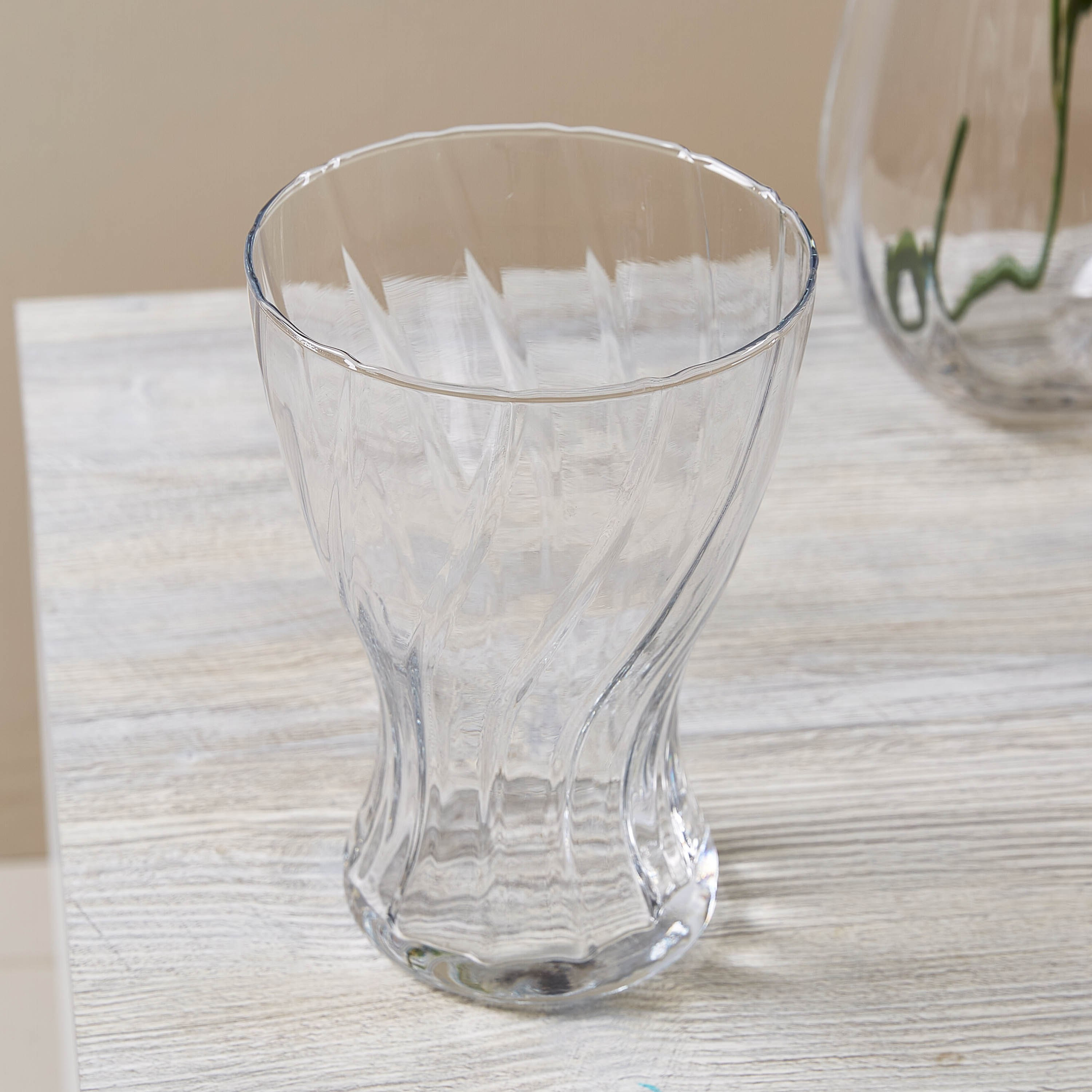 مزهرية زجاجية شفّافة بارزة الملمس من بوبي-hbxbedroom-decorandaccessories-vases-image-1