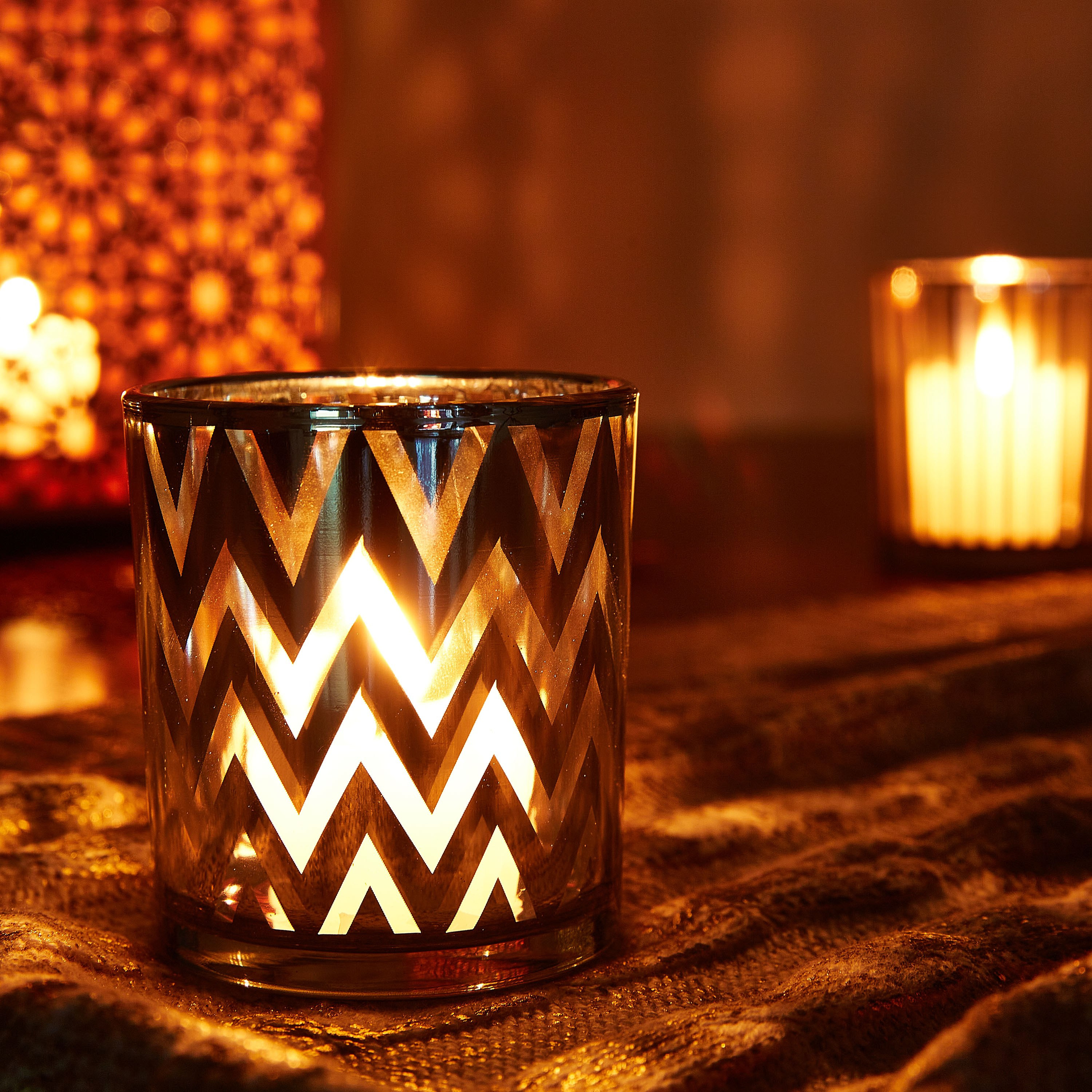 حامل شموع زجاجي بتصميم هندسي - طقم من قطعتين-hbxlivingroom-decorandaccessories-candleholders-image-3