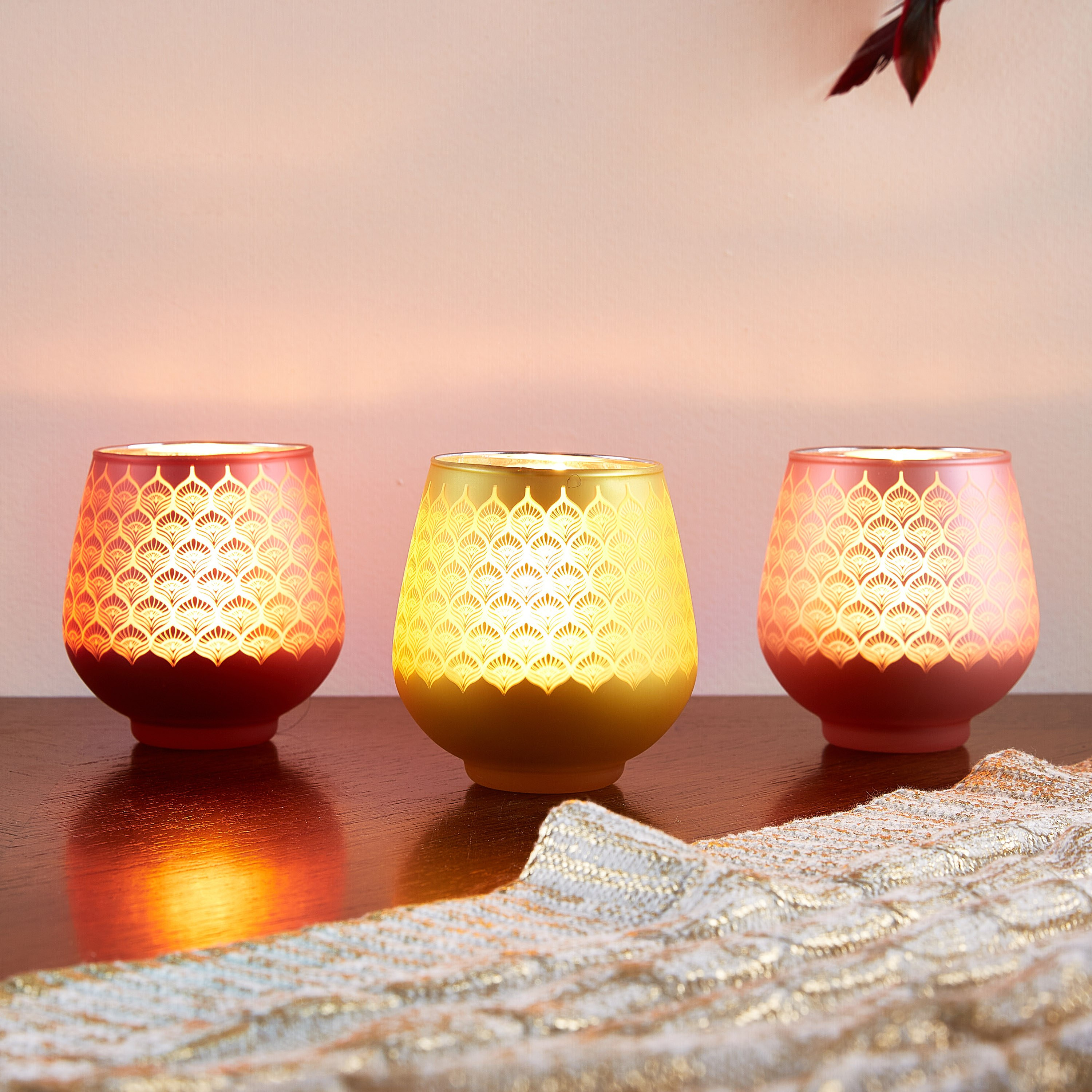 حامل شموع بطبعات من أقيلا - طقم من 3 قطع-hbxlivingroom-decorandaccessories-candleholders-image-1