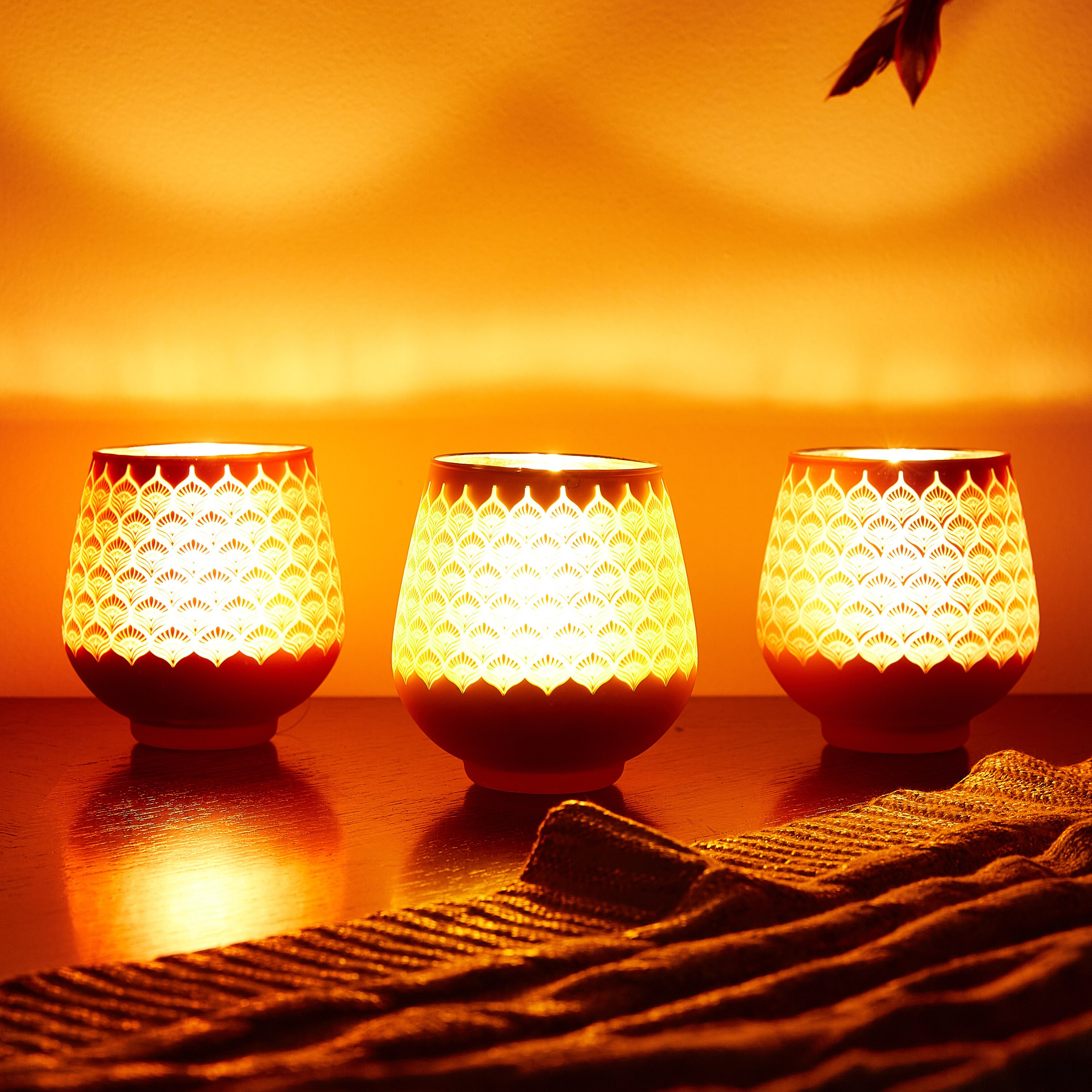 حامل شموع بطبعات من أقيلا - طقم من 3 قطع-hbxlivingroom-decorandaccessories-candleholders-image-2