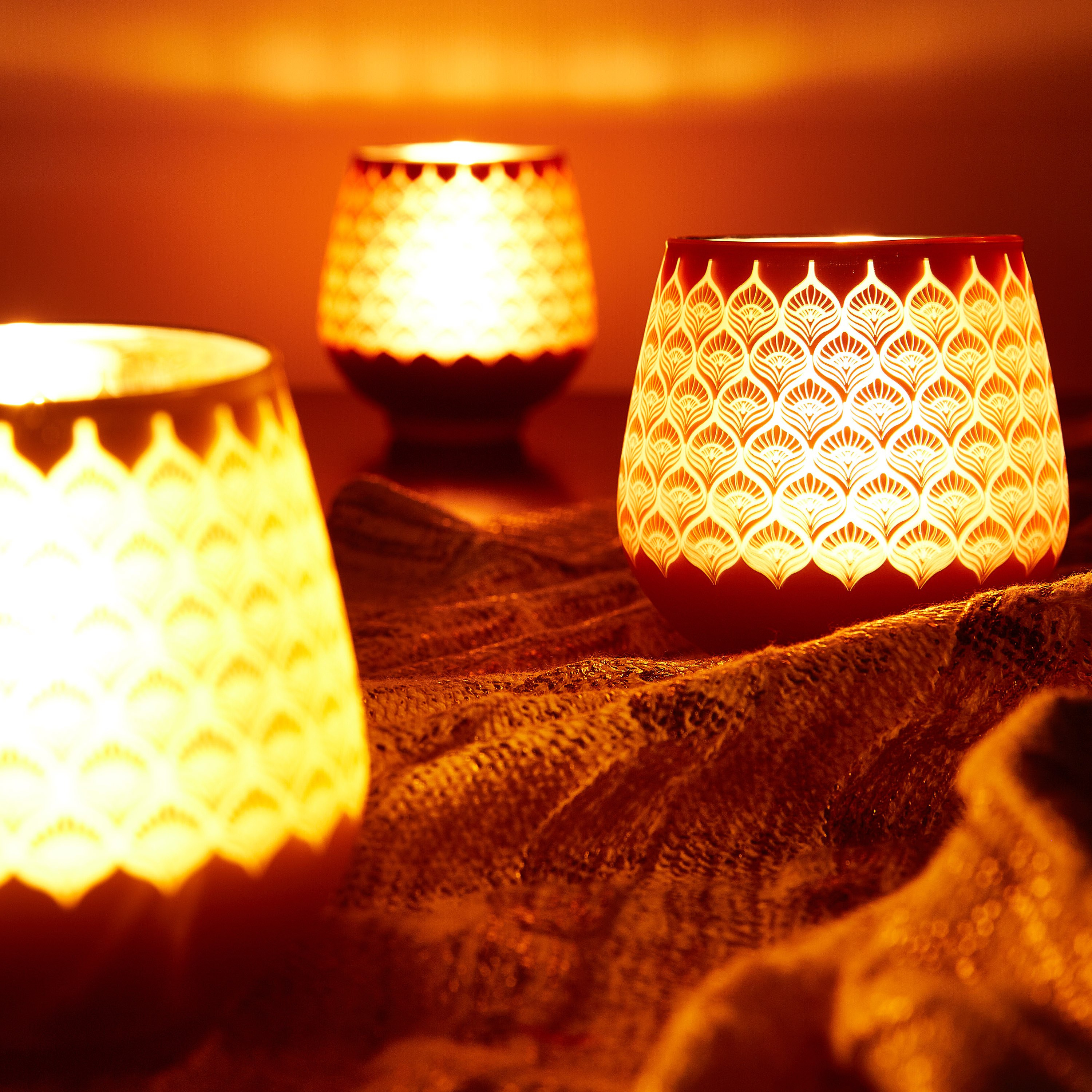 حامل شموع بطبعات من أقيلا - طقم من 3 قطع-hbxlivingroom-decorandaccessories-candleholders-image-3