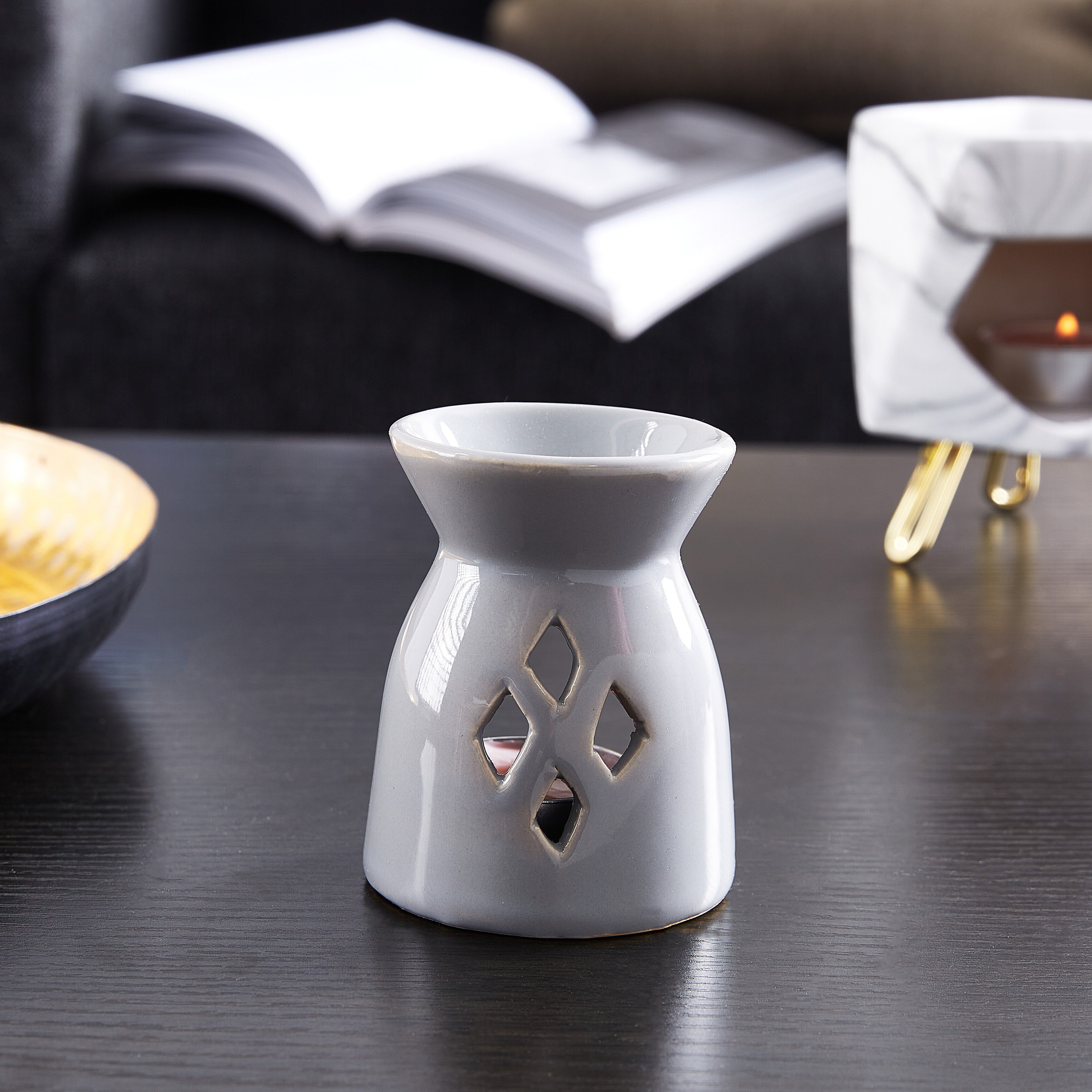 مبخرة زيت مزيّنة من كالي-hbxbedroom-homefragrance-oilburners-image-1