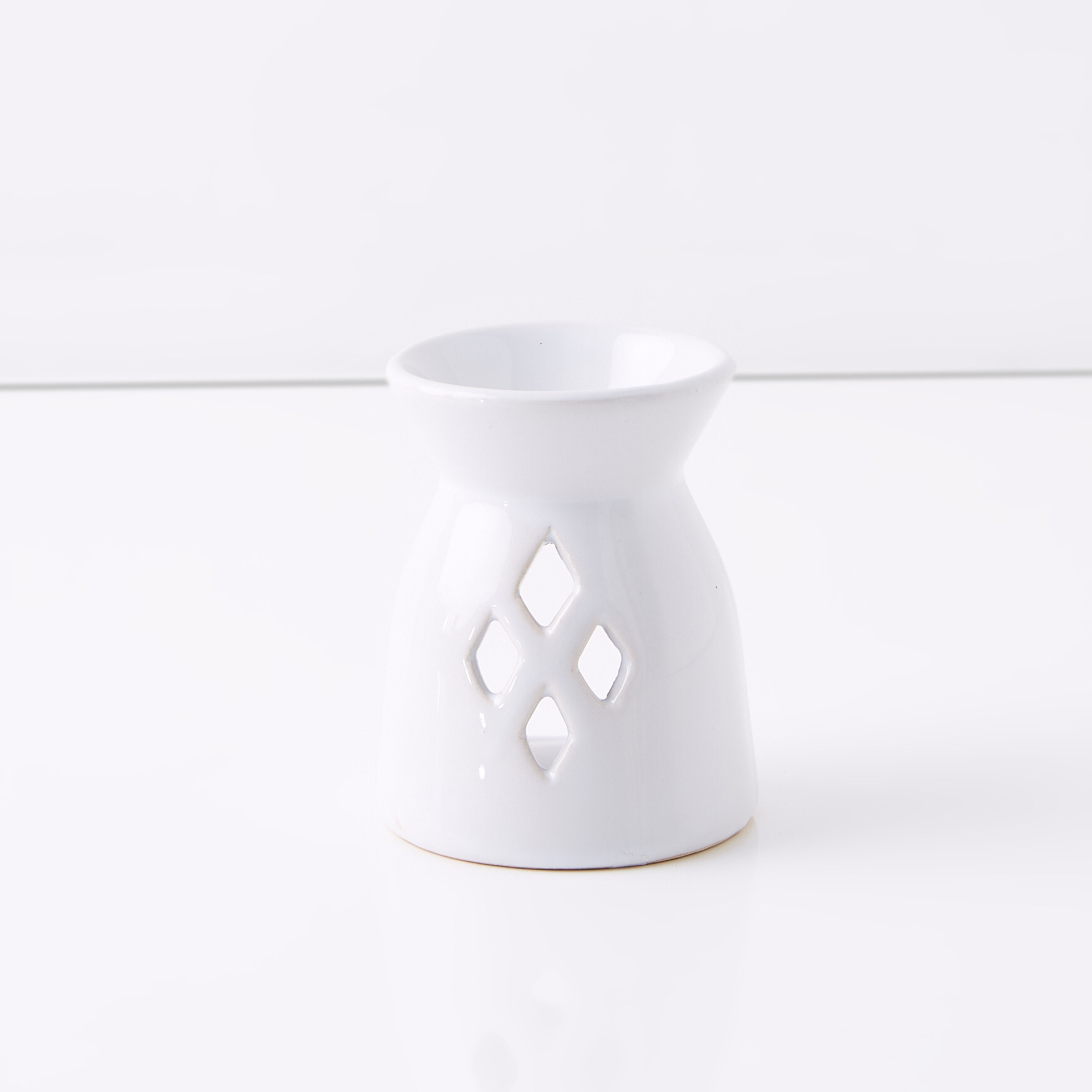 مبخرة زيت مزيّنة من كالي-hbxbedroom-homefragrance-oilburners-image-4