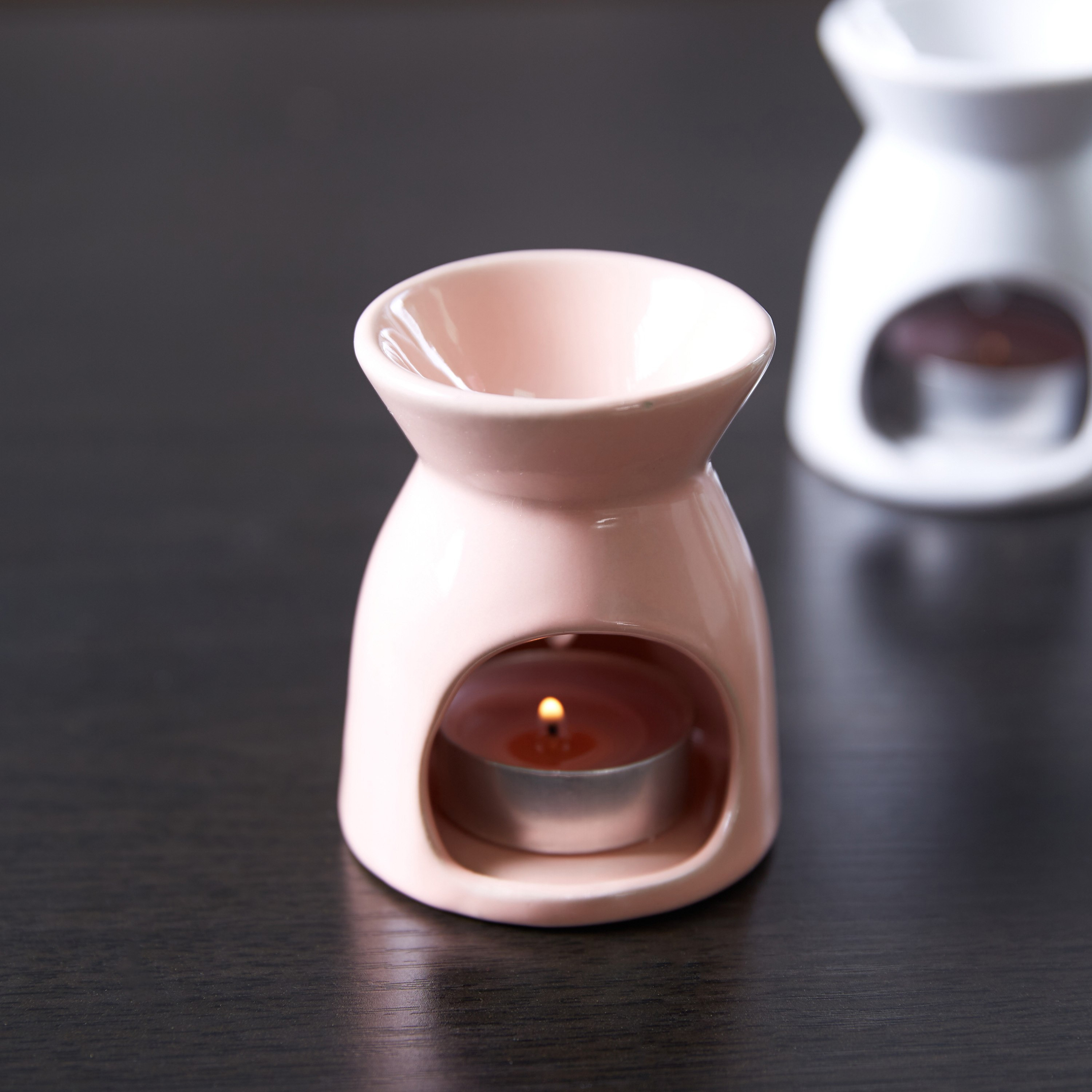 مبخرة زيت مزيّنة من كالي-hbxbedroom-homefragrance-oilburners-image-2
