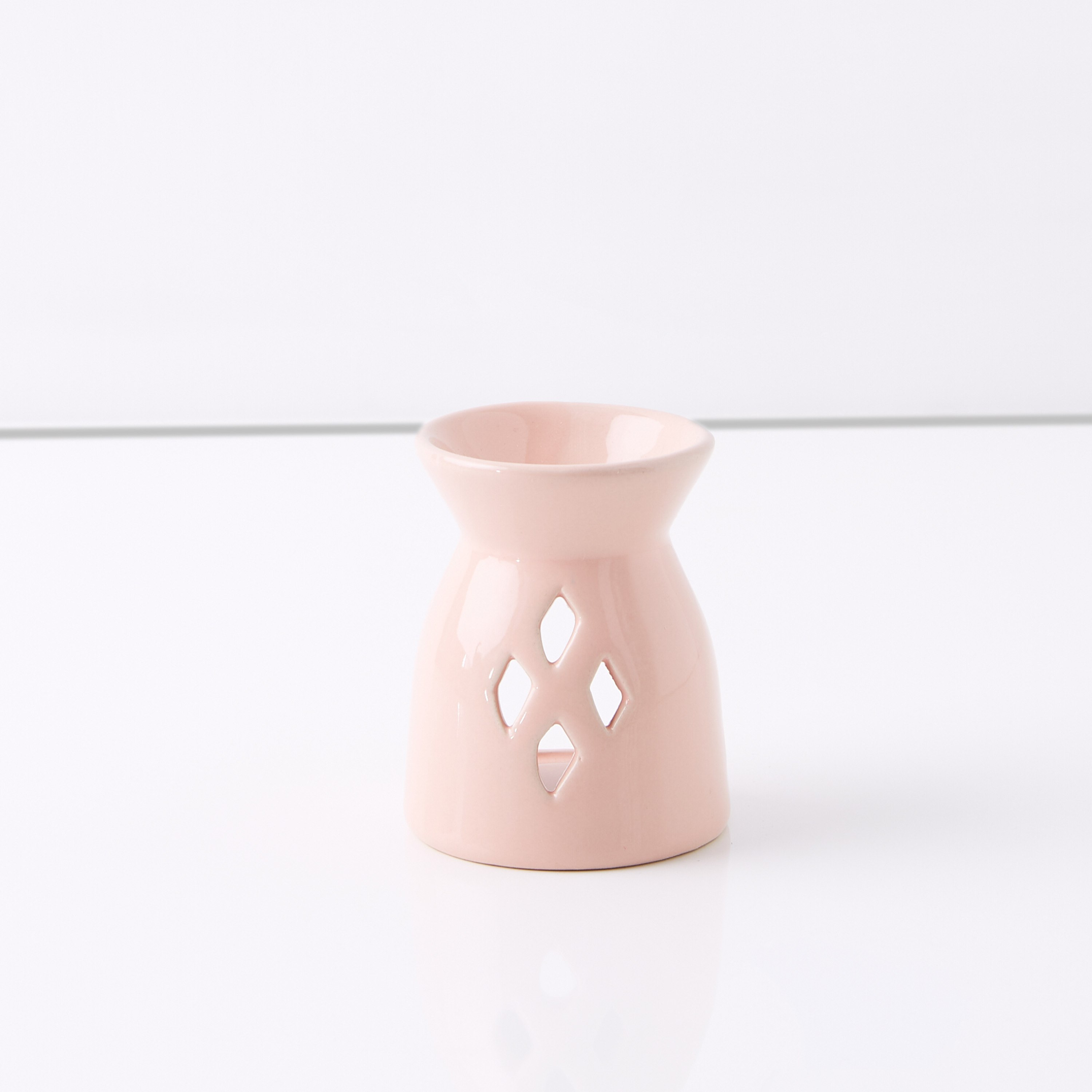 مبخرة زيت مزيّنة من كالي-hbxbedroom-homefragrance-oilburners-image-4