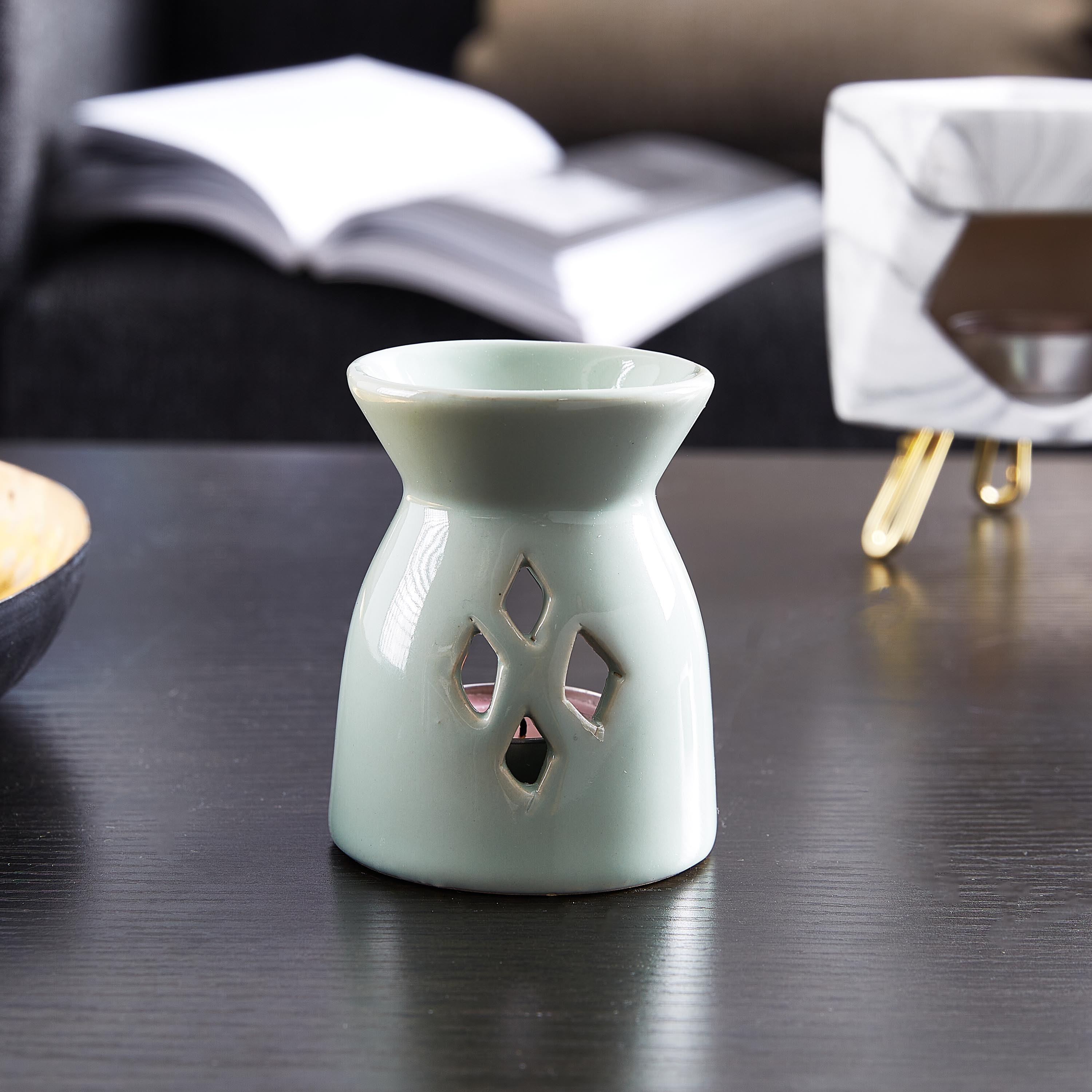 مبخرة زيت مزيّنة من كالي-hbxbedroom-homefragrance-oilburners-image-1
