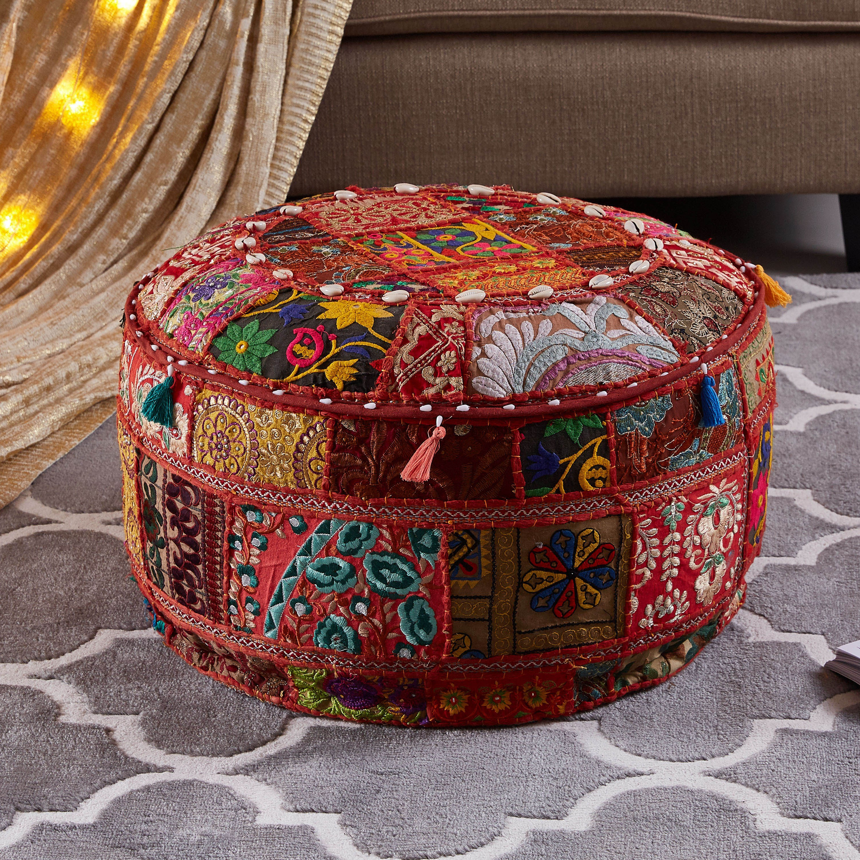 وسادة أر ضية بتصاميم متداخلة من إكليكتيك إندي - 56x56 سم-hbxlivingroom-sofasandarmchairs-ottomansandfootstools-image-1