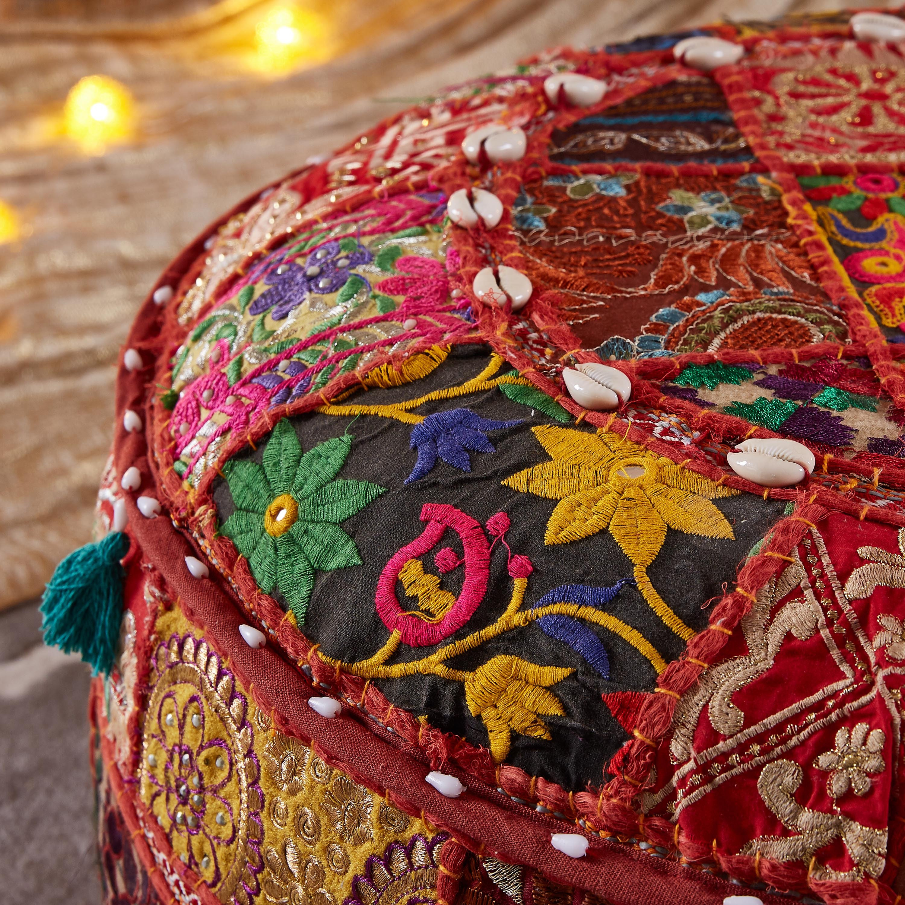 وسادة أر ضية بتصاميم متداخلة من إكليكتيك إندي - 56x56 سم-hbxlivingroom-sofasandarmchairs-ottomansandfootstools-image-2