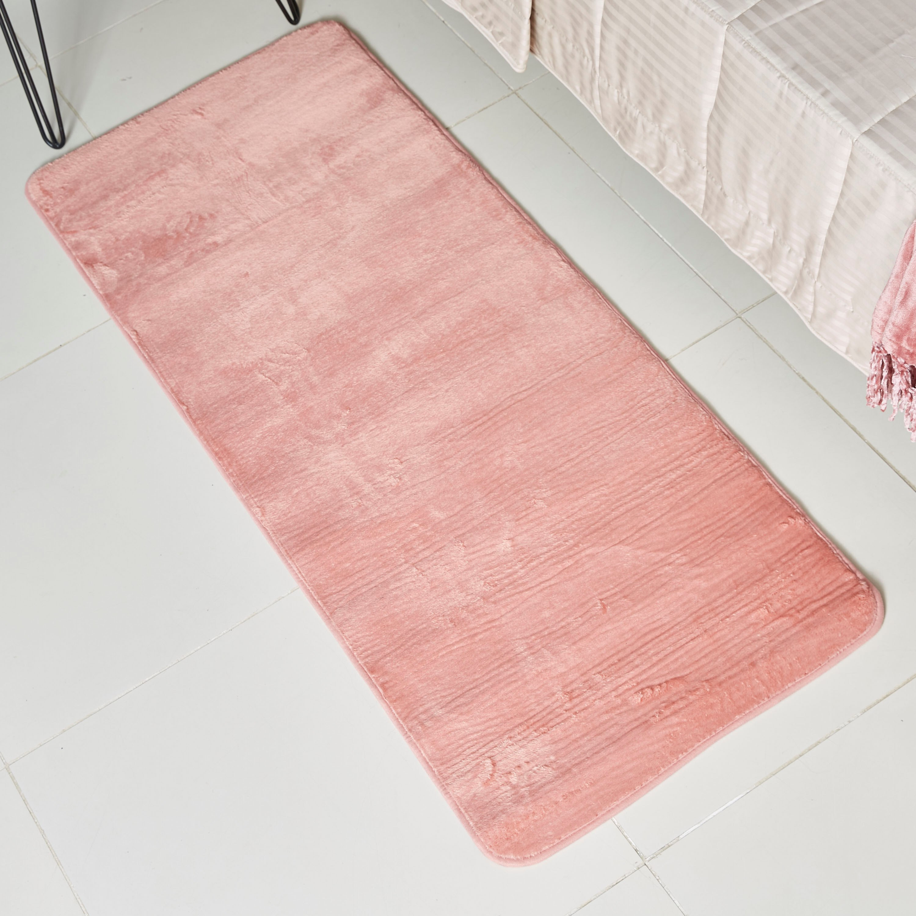 سجادة مخملية فائقة النعومة - 60x150  سم-hbxdecorandfurnishings-floorcoverings-rugs-image-1